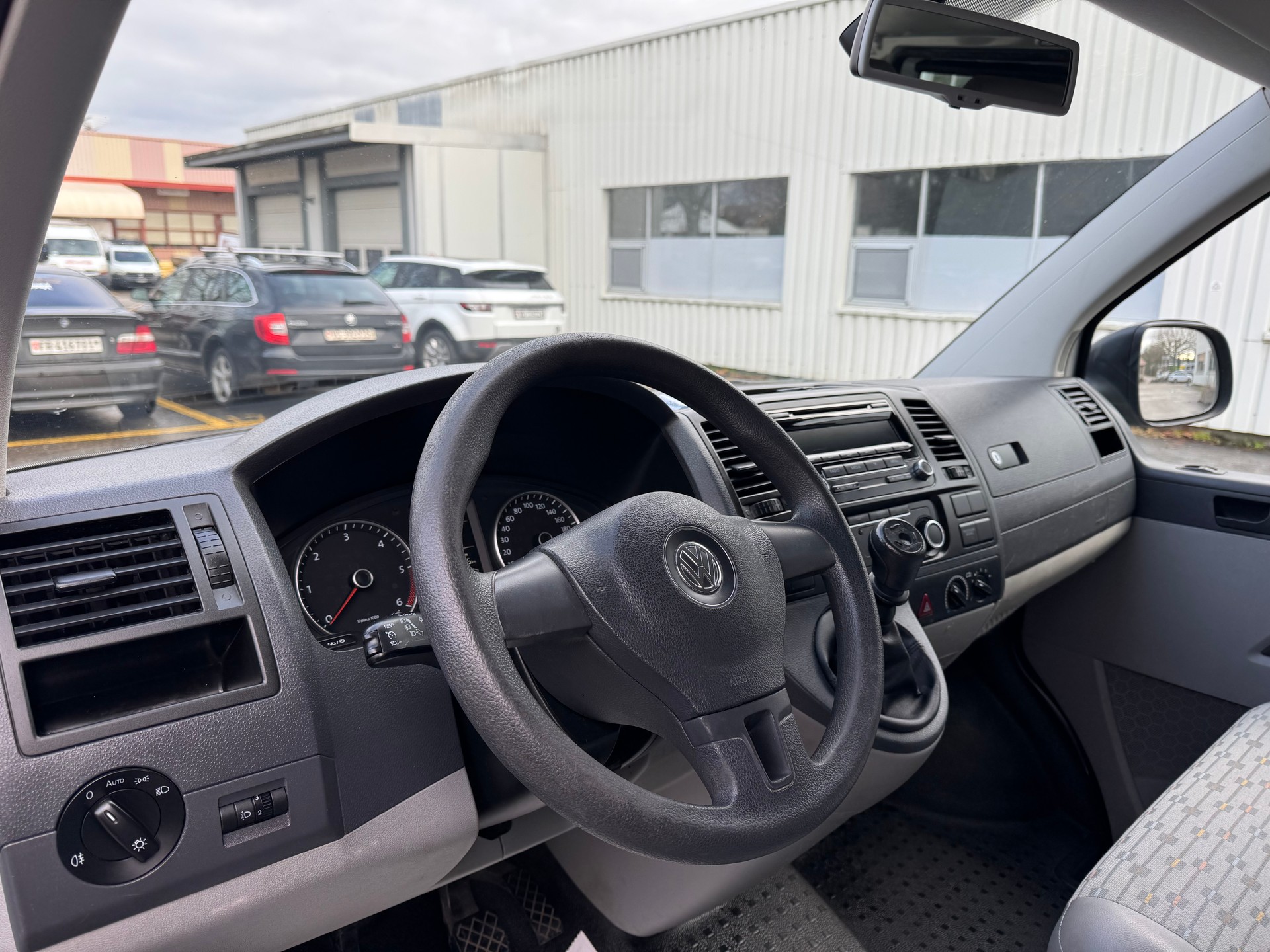 VW T5 2.0 TDI-image-9