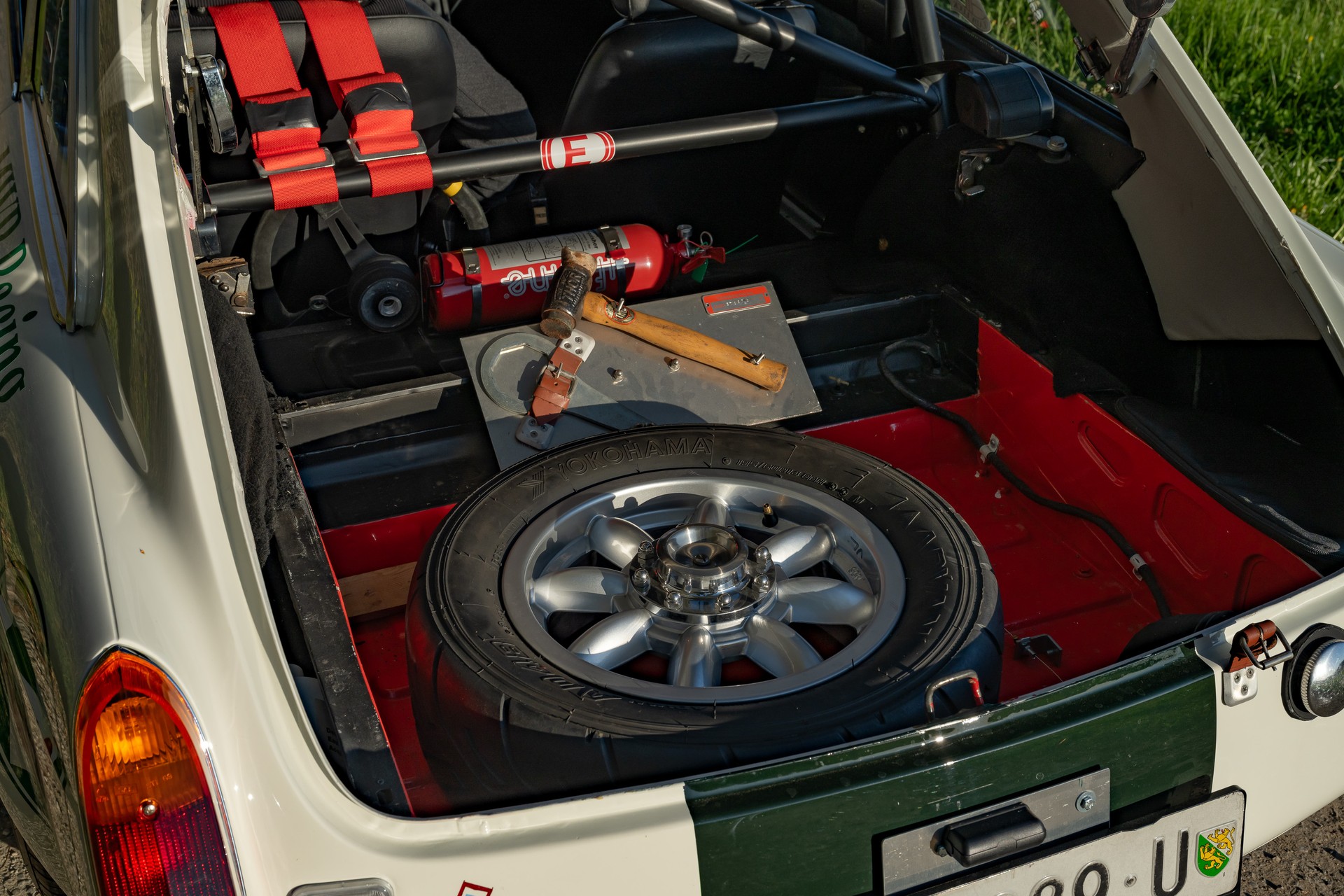 MG B GT-image-9