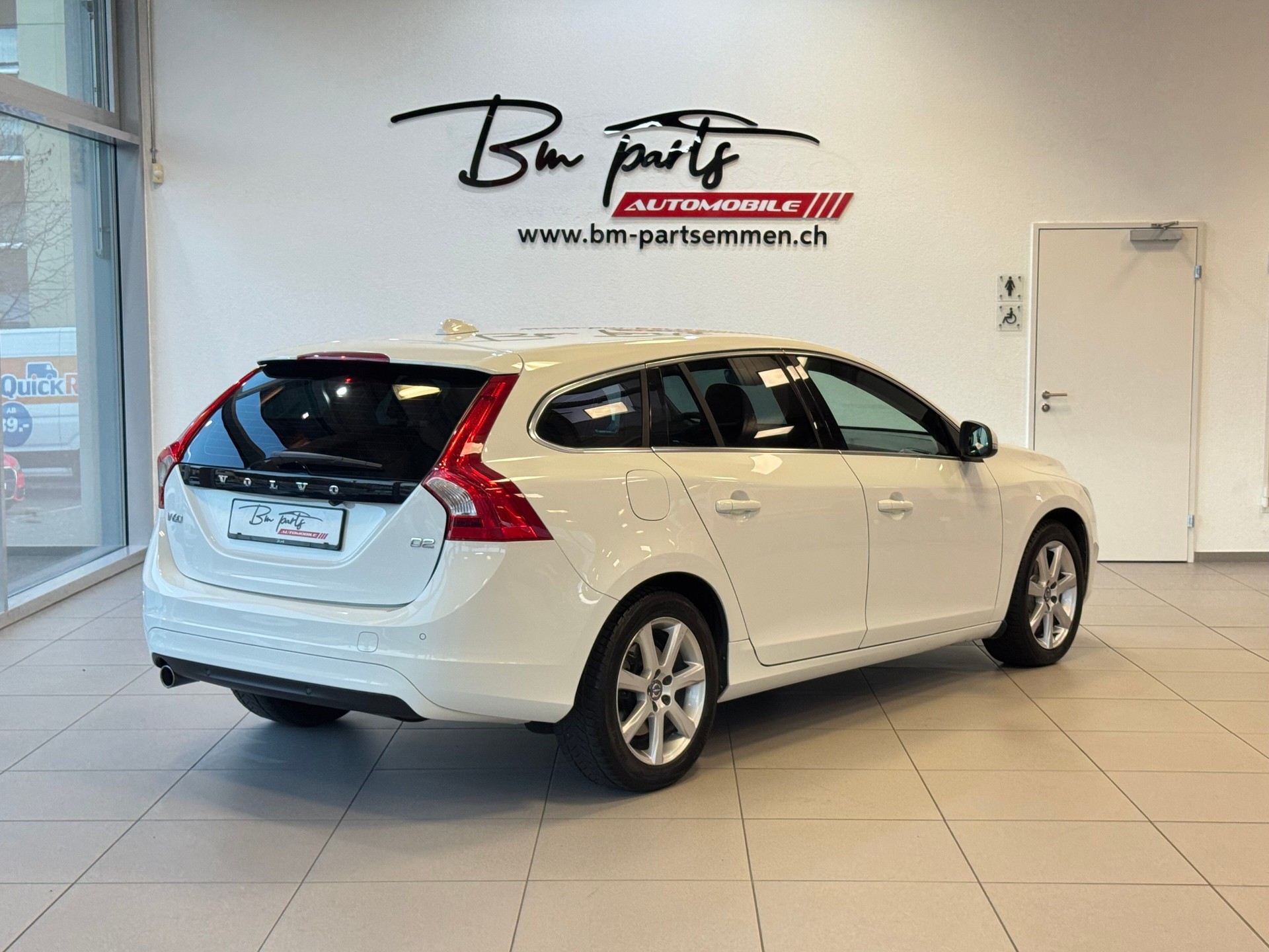 VOLVO V60 D2 Summum Geartronic-image-5