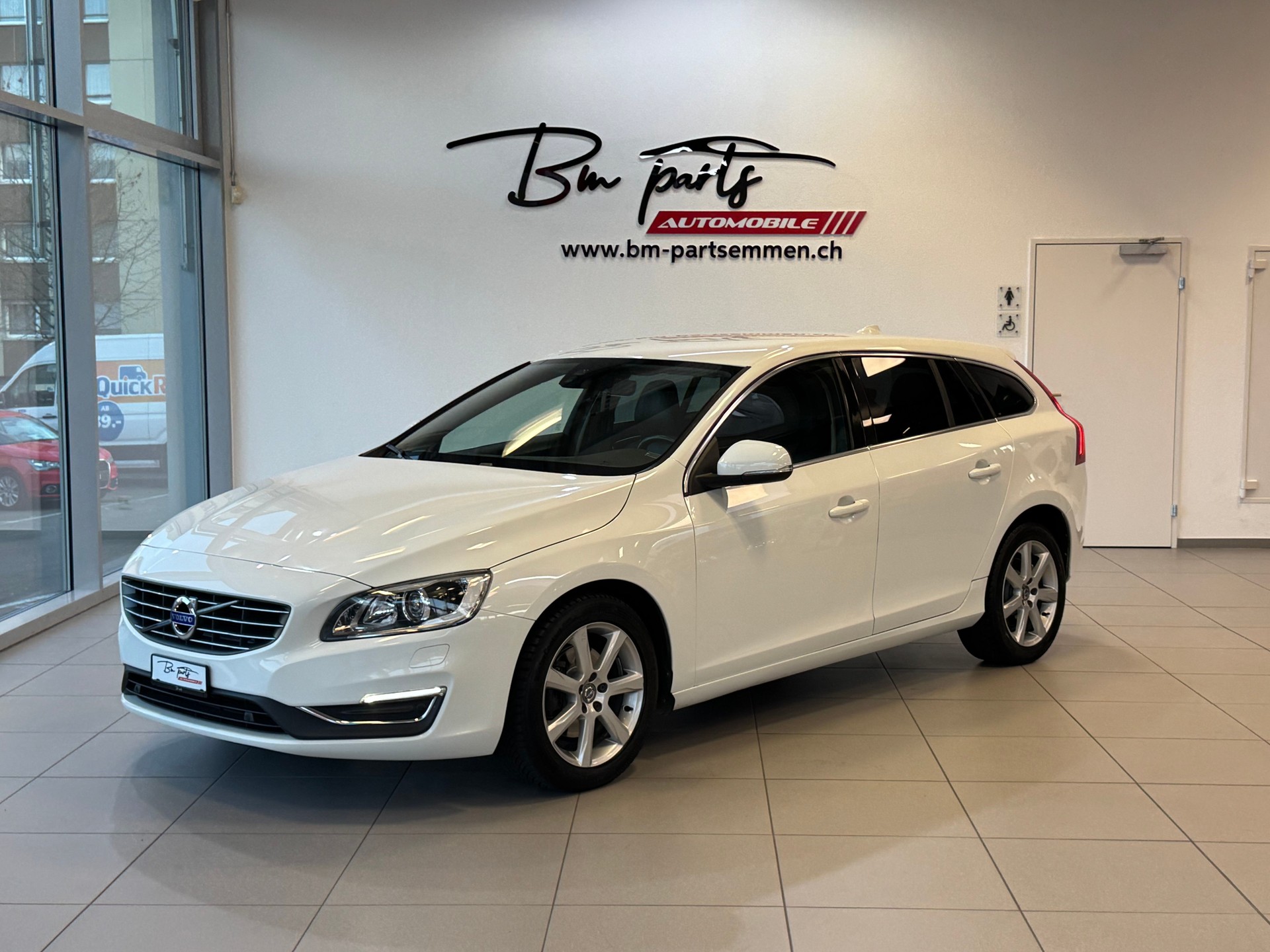 VOLVO V60 D2 Summum Geartronic-image-1