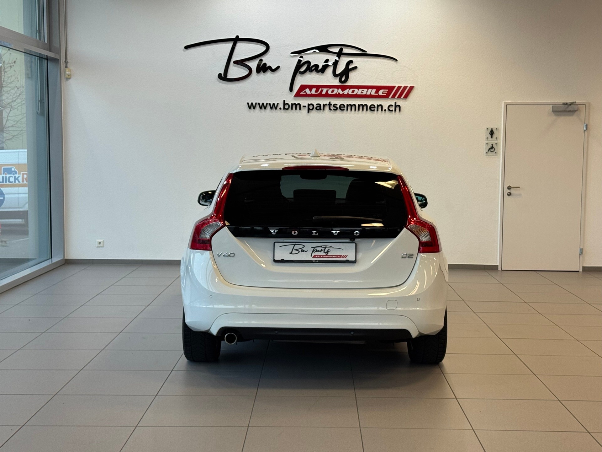 VOLVO V60 D2 Summum Geartronic-image-4