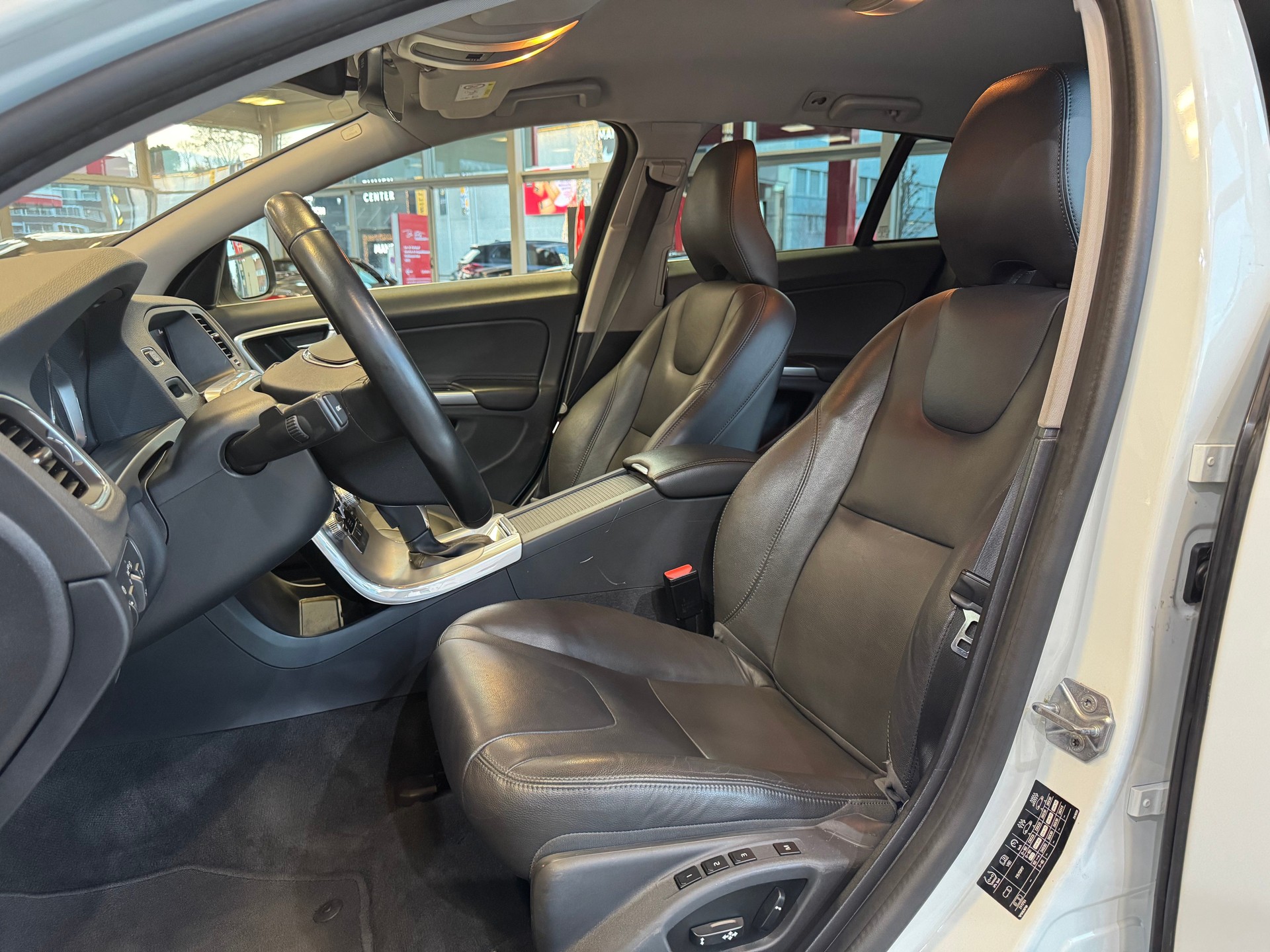 VOLVO V60 D2 Summum Geartronic-image-9