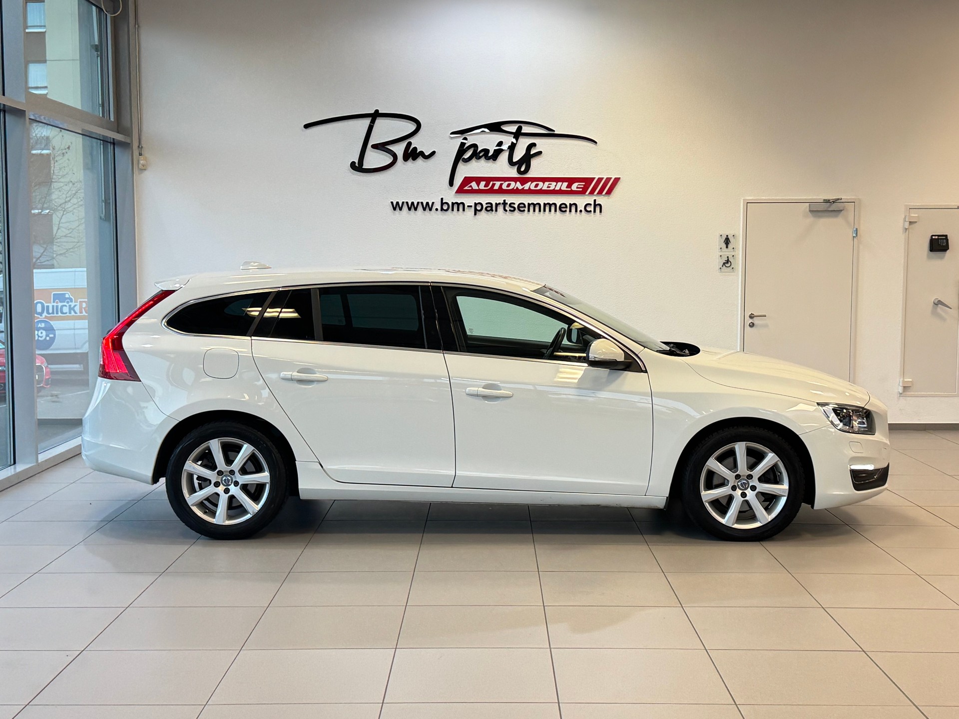 VOLVO V60 D2 Summum Geartronic-image-6