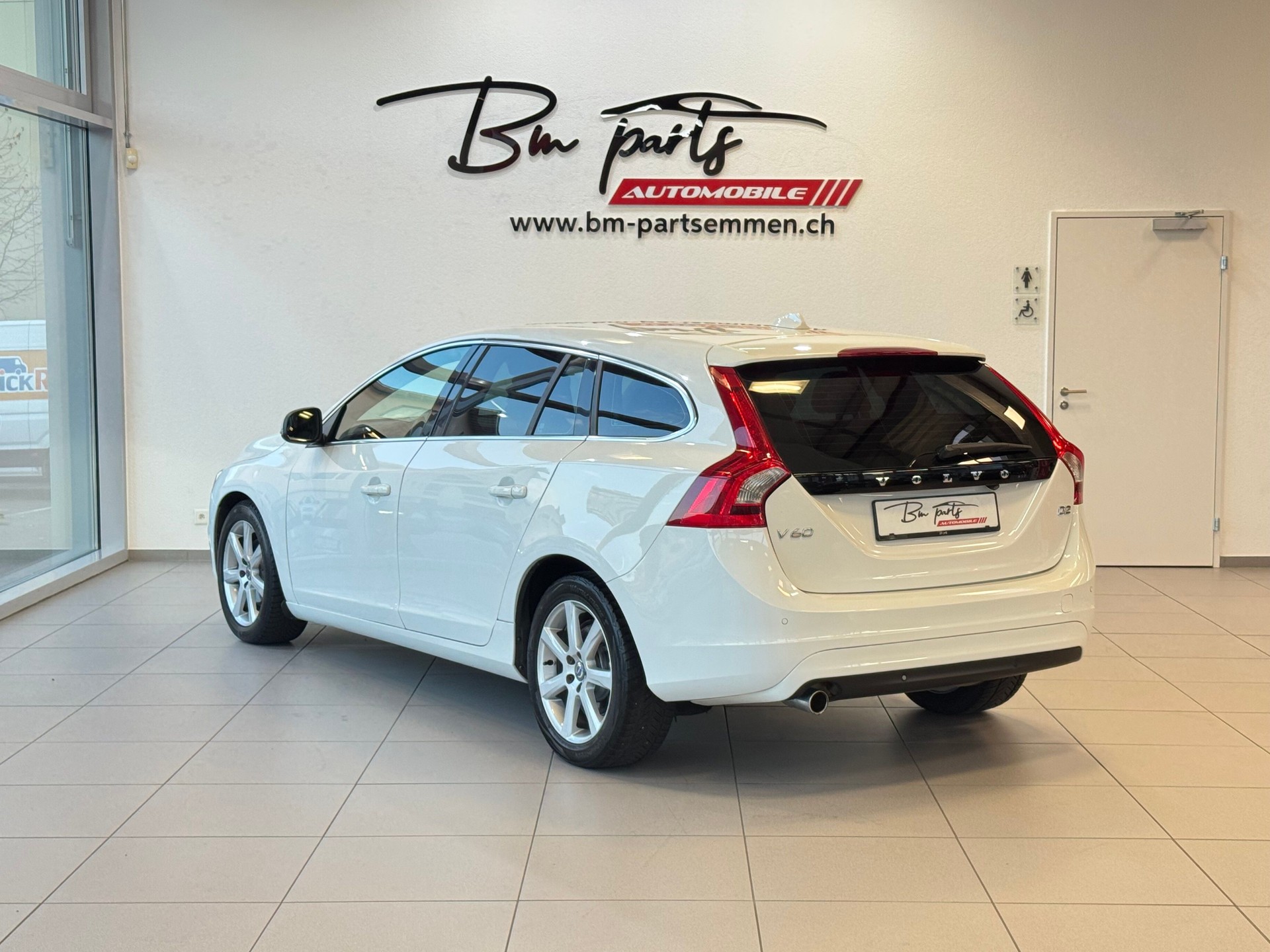 VOLVO V60 D2 Summum Geartronic-image-3