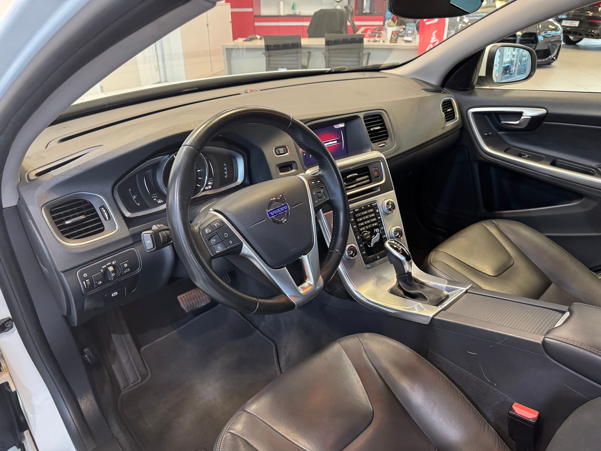 VOLVO V60 D2 Summum Geartronic-image-8