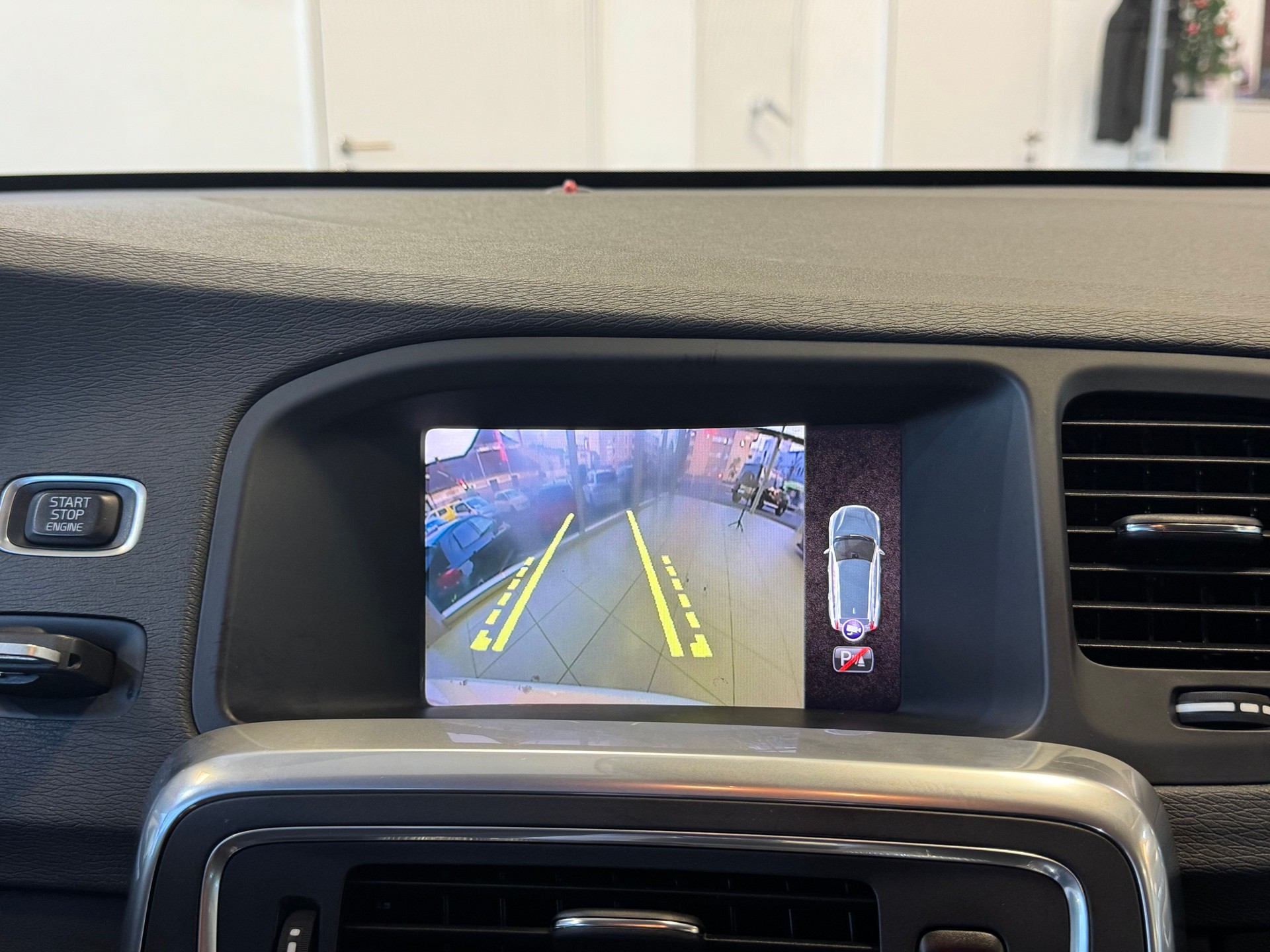 VOLVO V60 D2 Summum Geartronic-image-13
