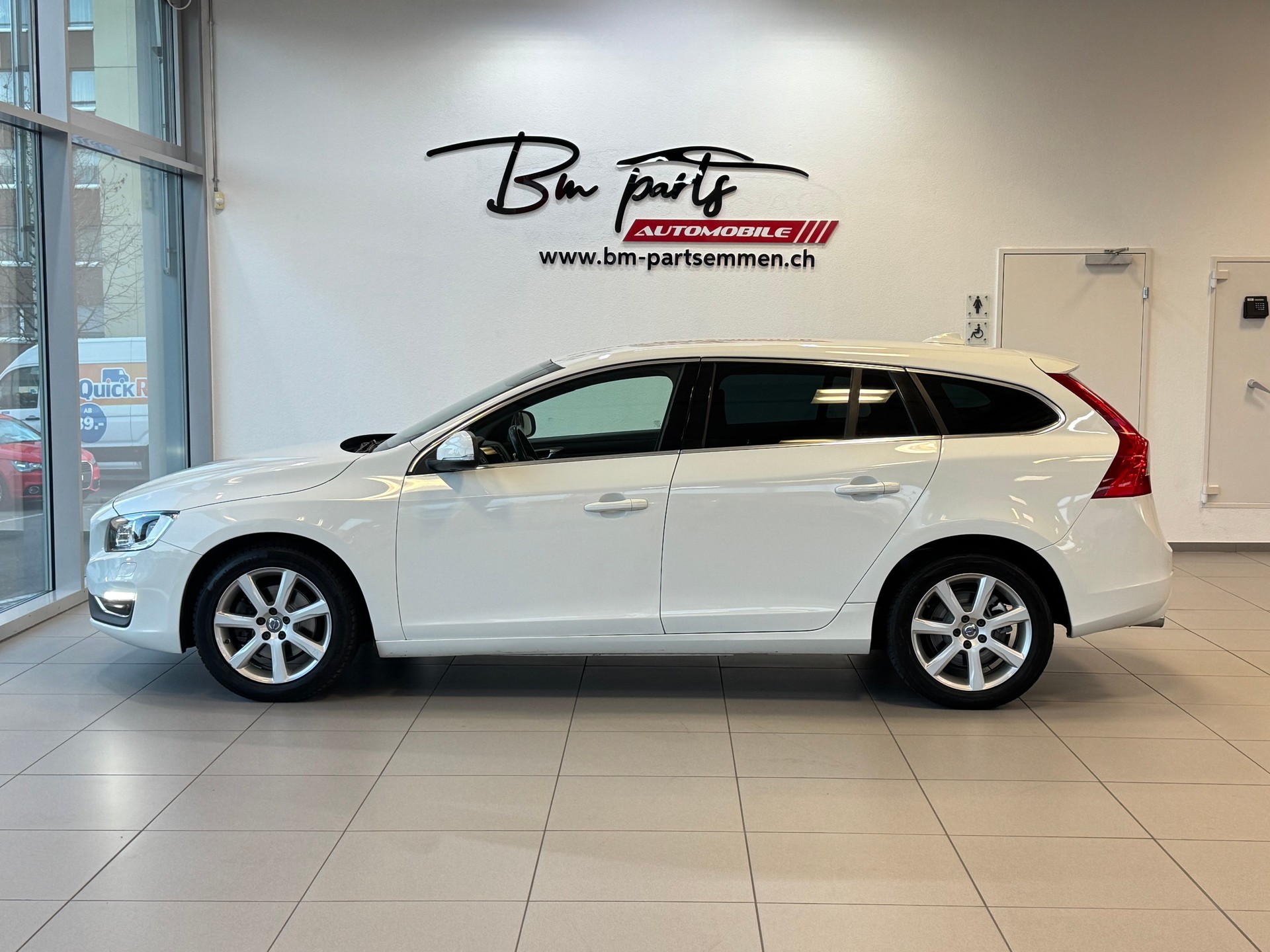 VOLVO V60 D2 Summum Geartronic-image-2