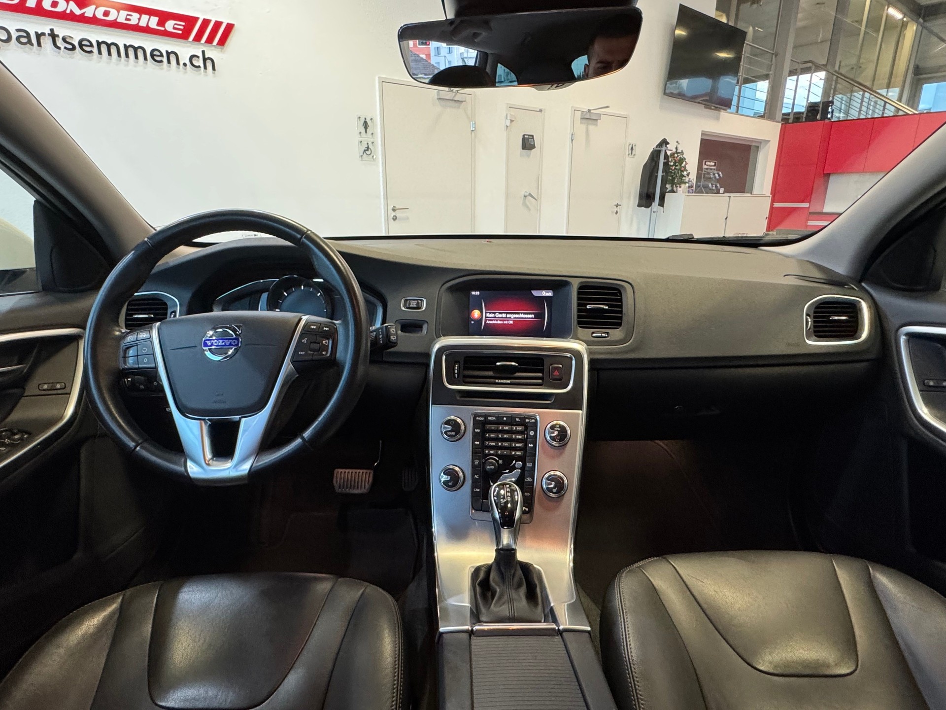 VOLVO V60 D2 Summum Geartronic-image-10