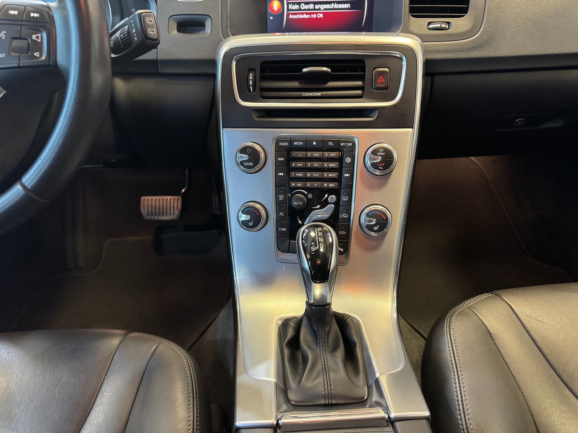 VOLVO V60 D2 Summum Geartronic-image-12
