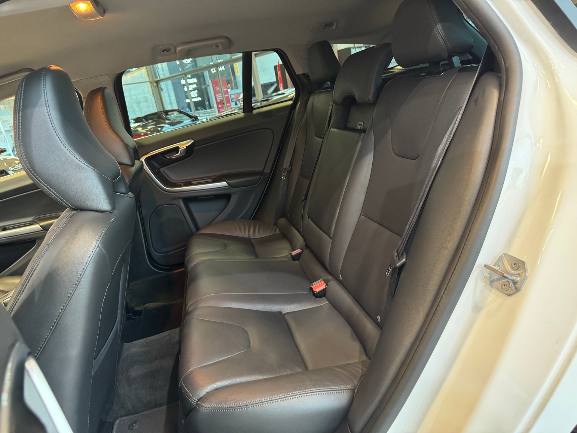 VOLVO V60 D2 Summum Geartronic-image-15