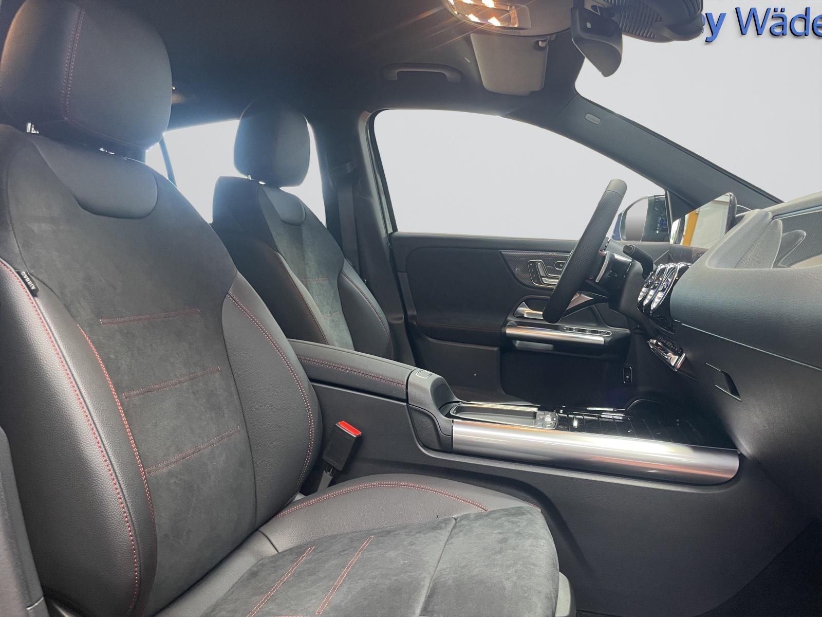 MERCEDES-BENZ GLA 200 Night Star AMG Line-image-5