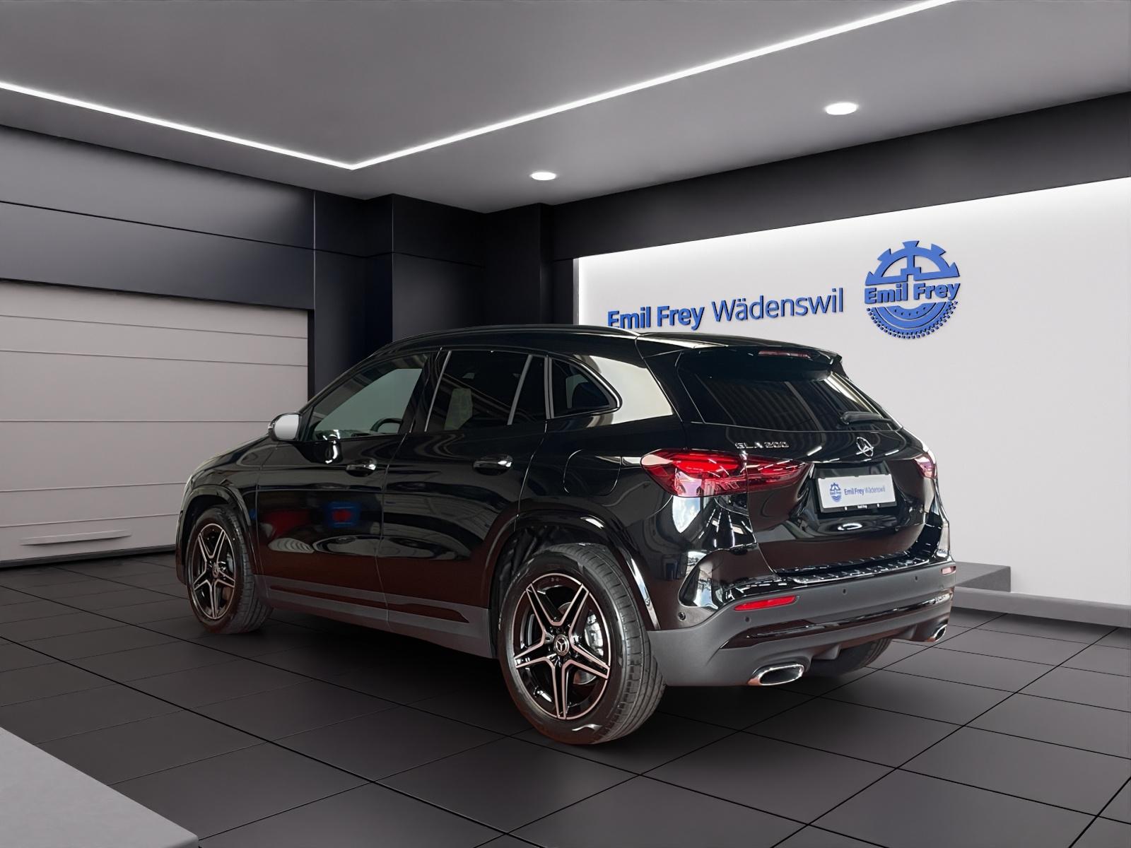 MERCEDES-BENZ GLA 200 Night Star AMG Line-image-2