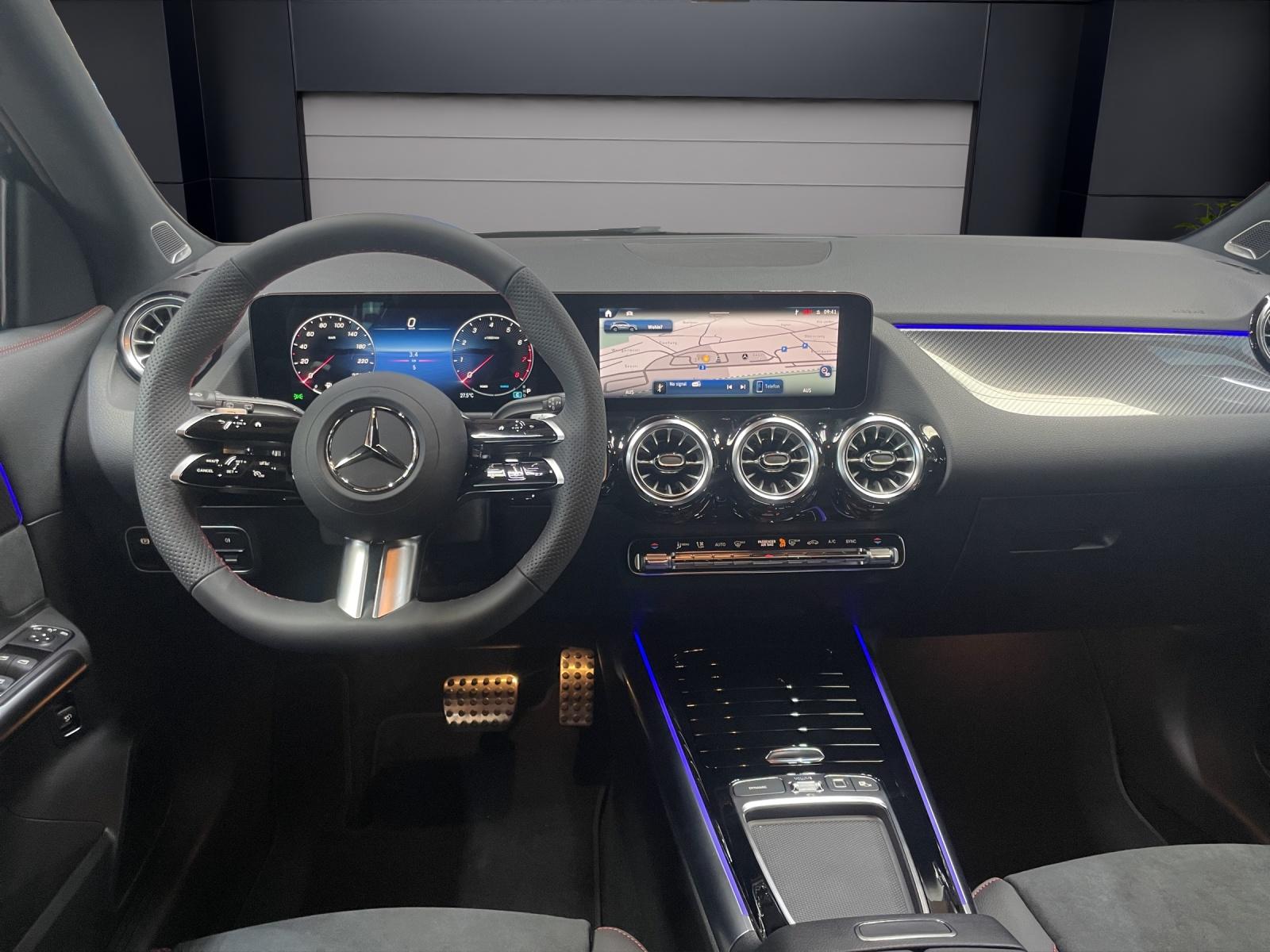 MERCEDES-BENZ GLA 200 Night Star AMG Line-image-4