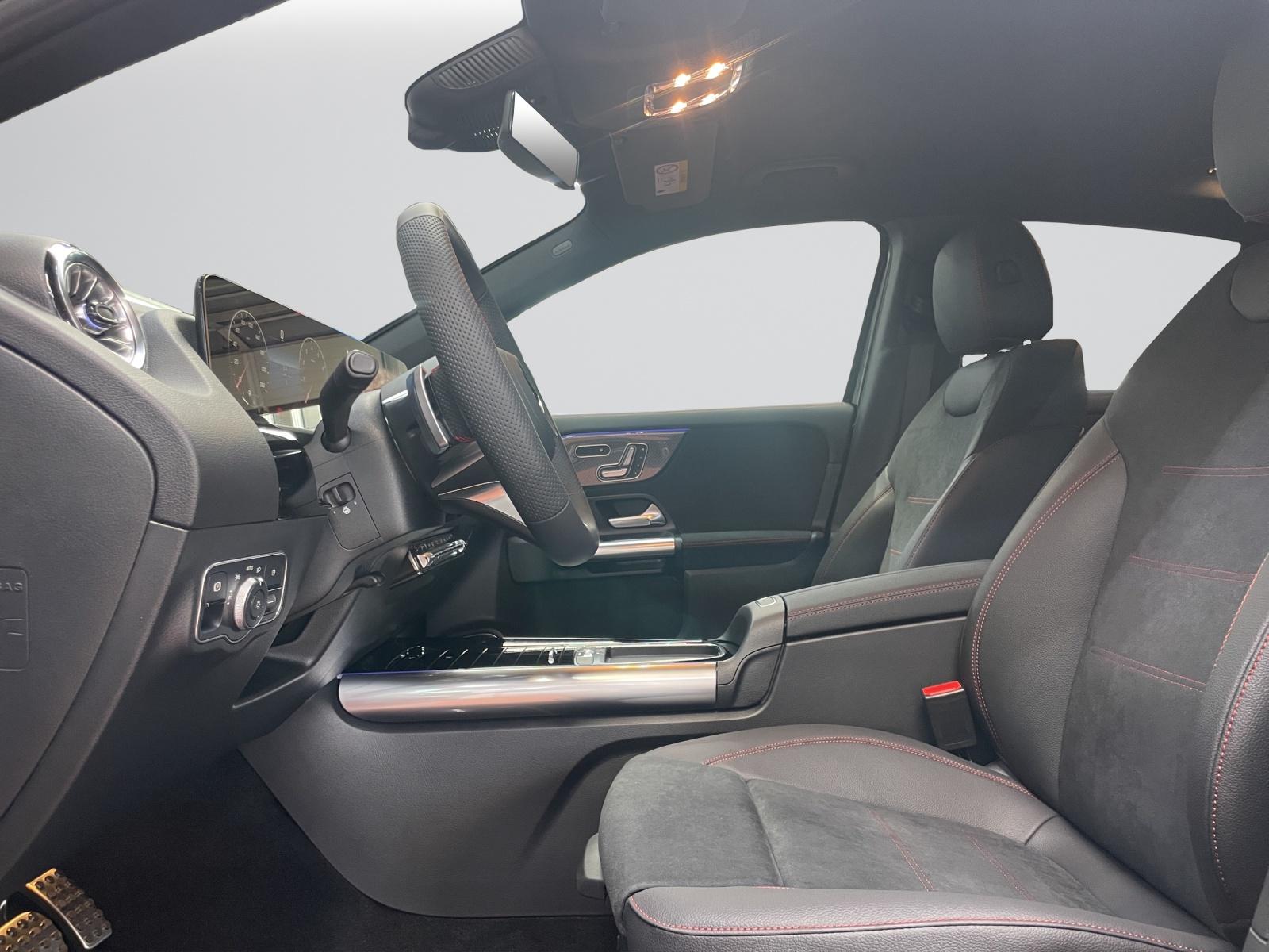 MERCEDES-BENZ GLA 200 Night Star AMG Line-image-3