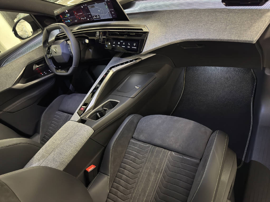 PEUGEOT 3008 1.6 Plug-in Hybrid GT-image-10