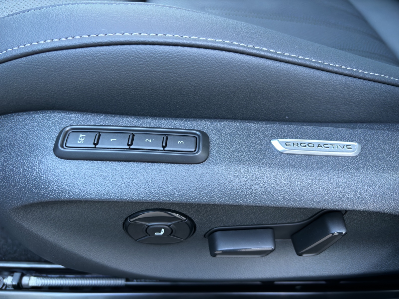 VW Passat Variant 2.0 TDI evo Business 4 Motion DSG-image-14
