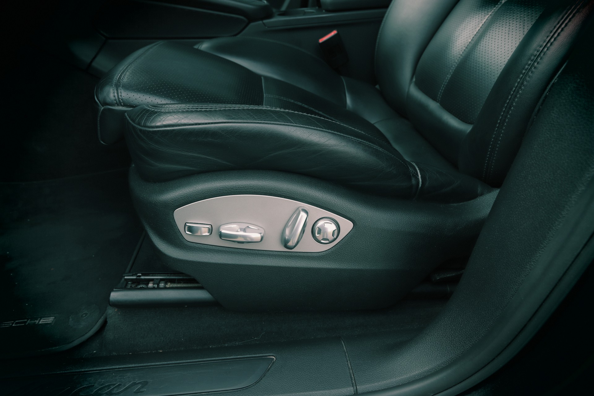 PORSCHE Macan PDK-image-22