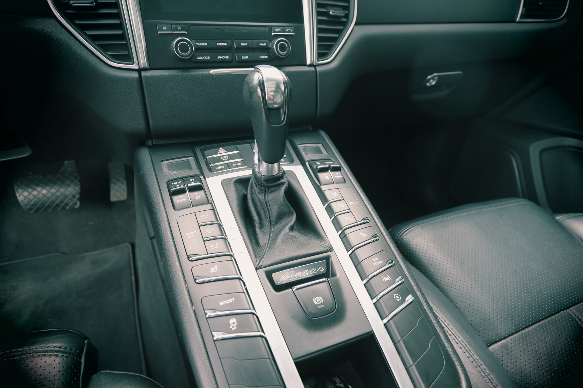 PORSCHE Macan PDK-image-18
