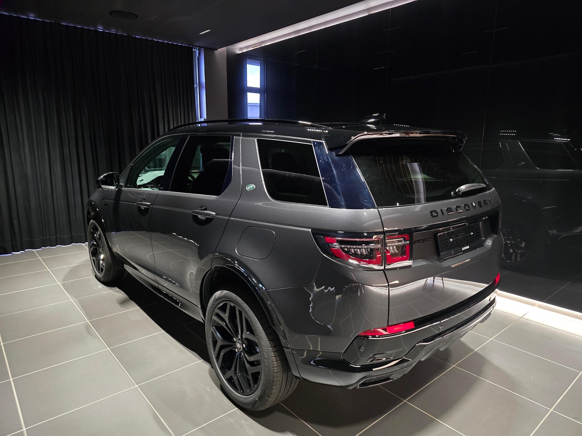 LAND ROVER Discovery Sport 1.5 T 270e Landmark-image-1