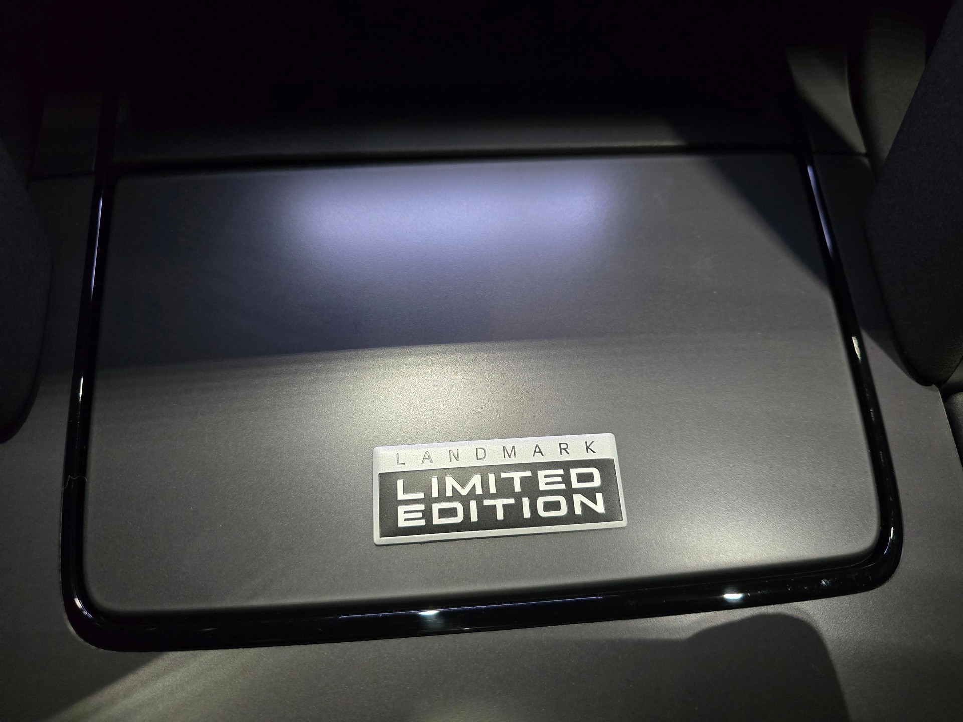 LAND ROVER Discovery Sport 1.5 T 270e Landmark-image-12