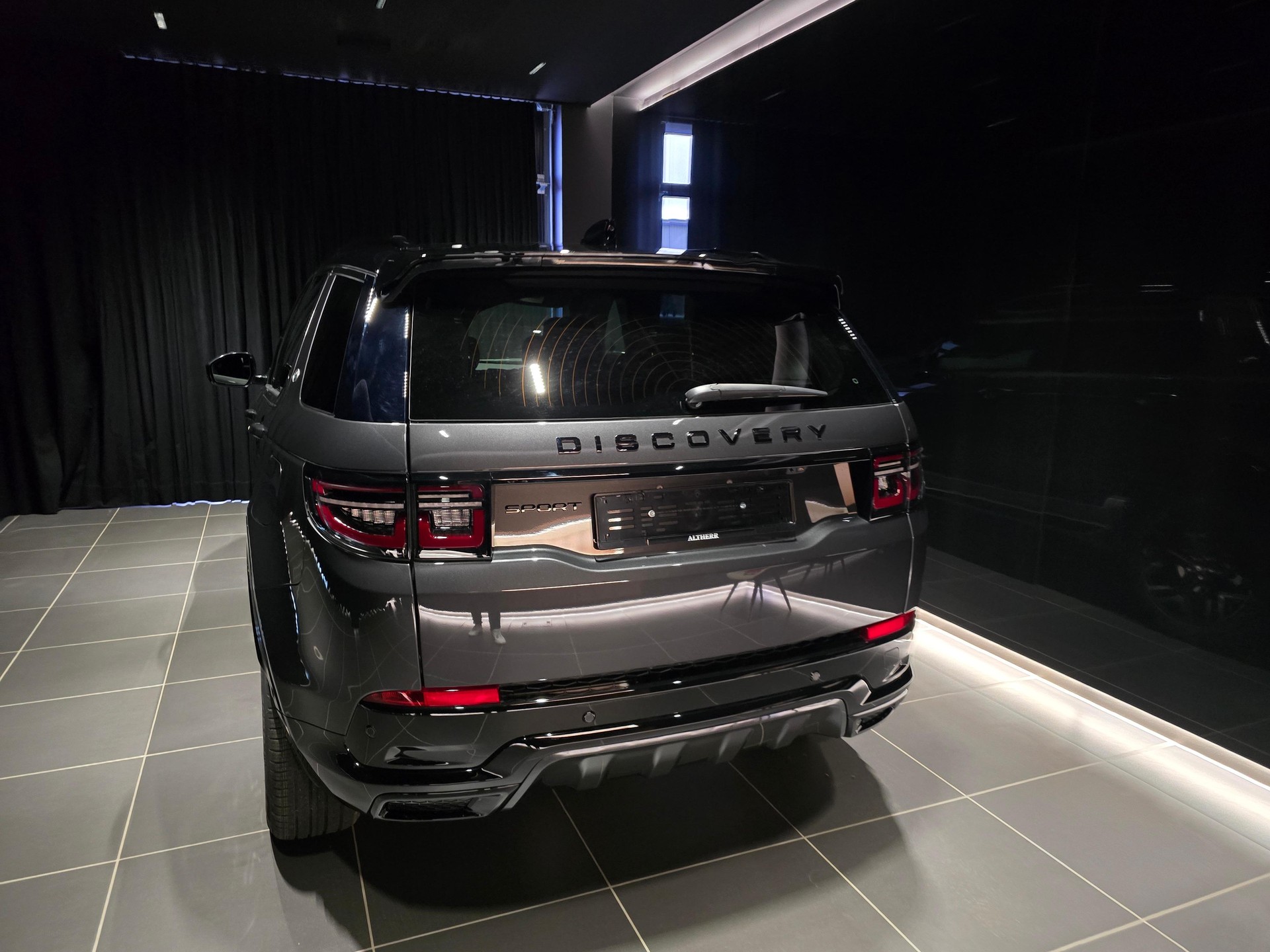 LAND ROVER Discovery Sport 1.5 T 270e Landmark-image-2