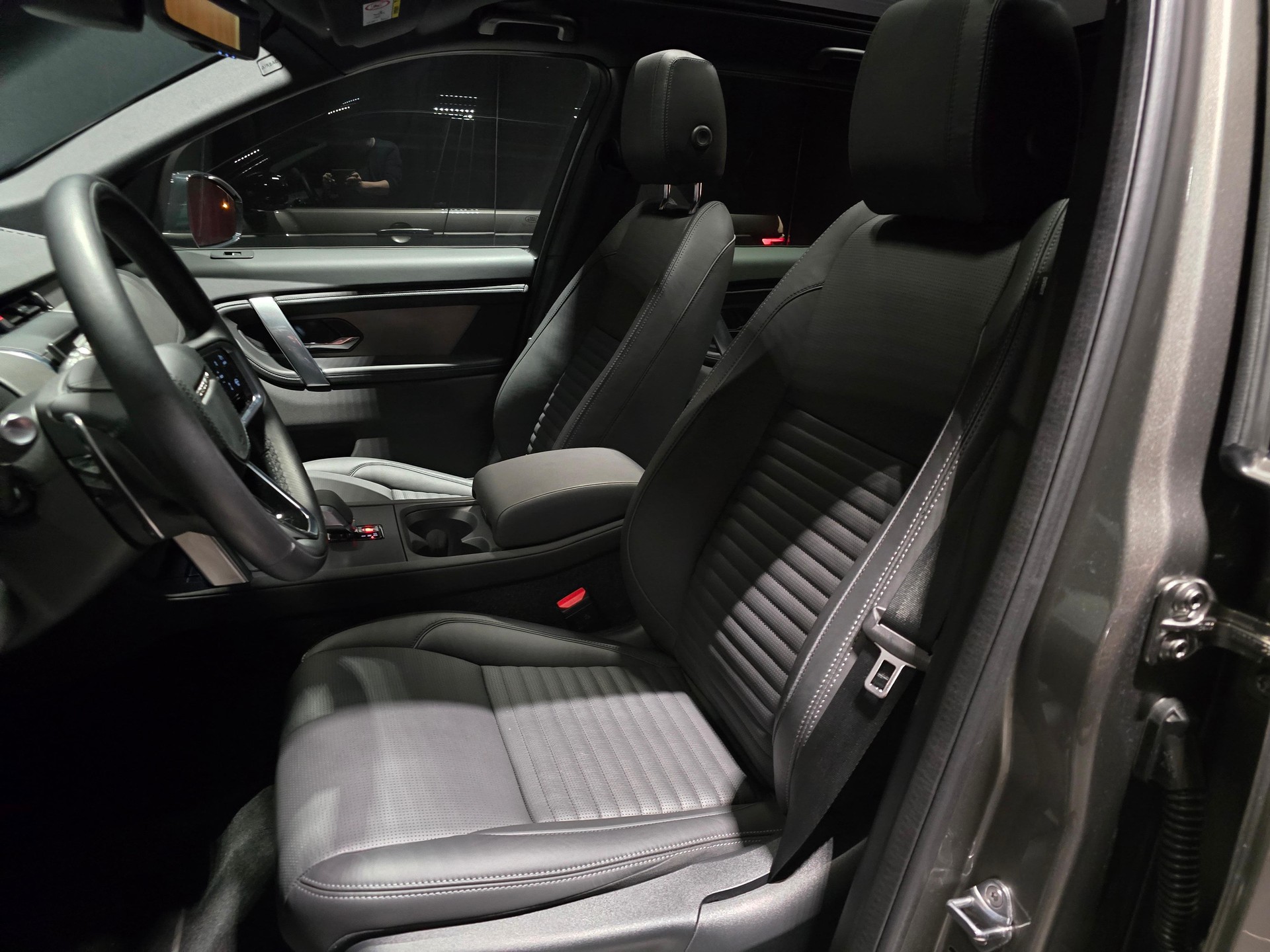LAND ROVER Discovery Sport 1.5 T 270e Landmark-image-6