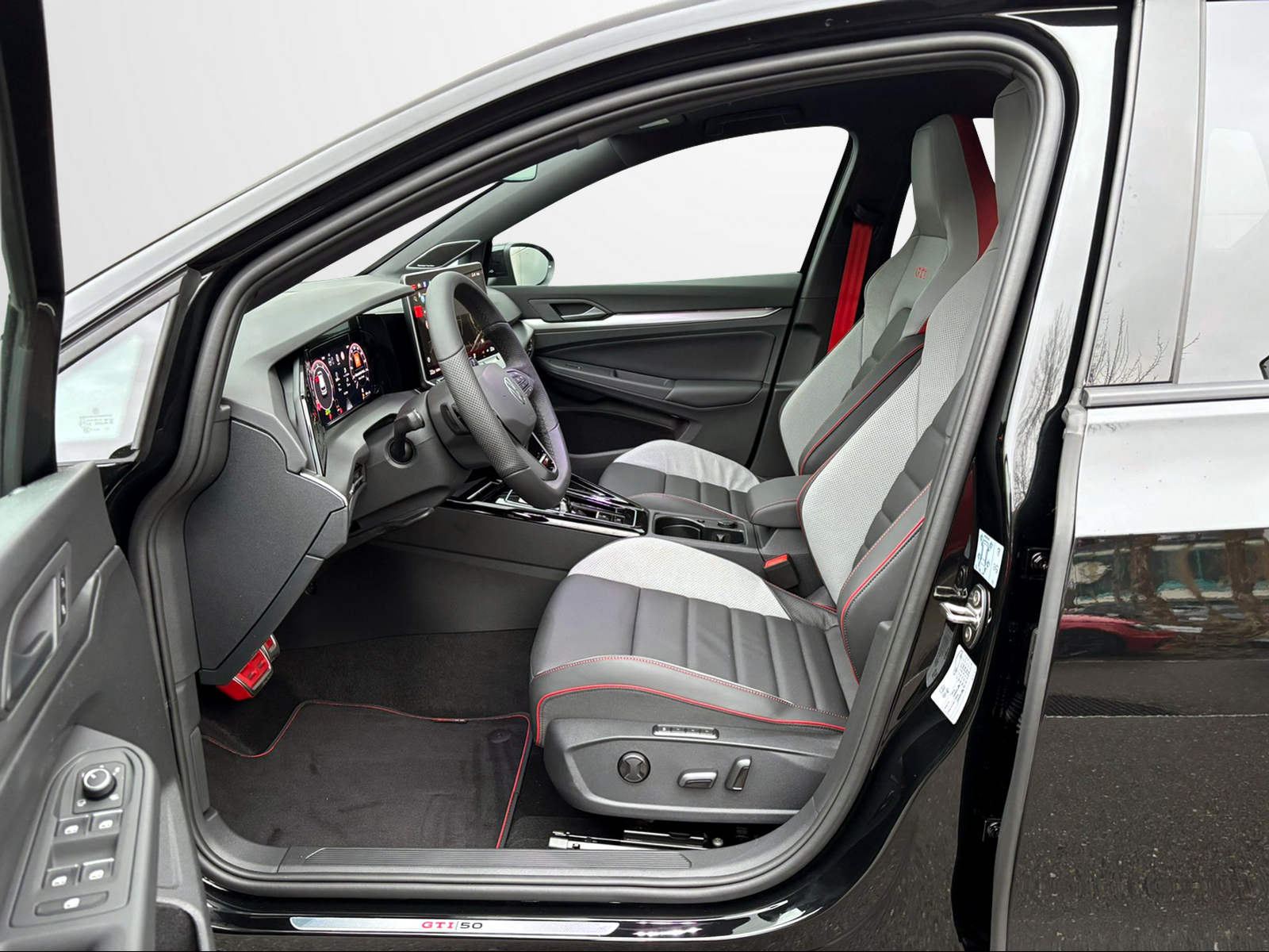 VW Golf GTI 50 Edition 2.0TSI 325PS DSG-image-4