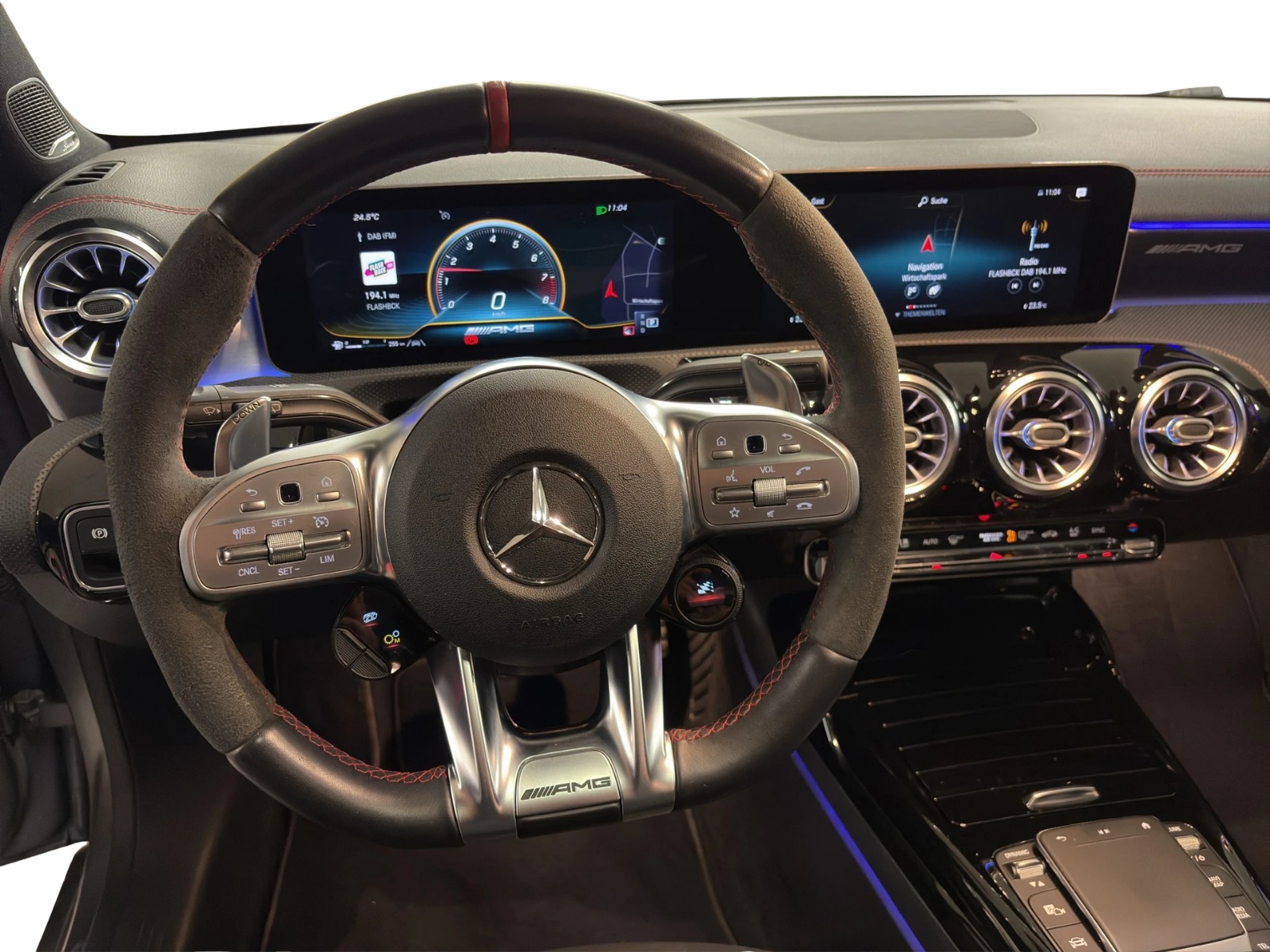 MERCEDES-BENZ CLA 45 S AMG 4matic+ Shooting Brake-image-12