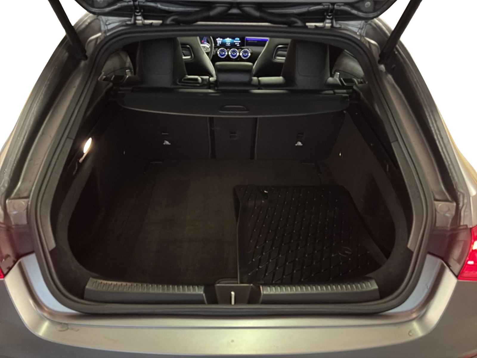 MERCEDES-BENZ CLA 45 S AMG 4matic+ Shooting Brake-image-17