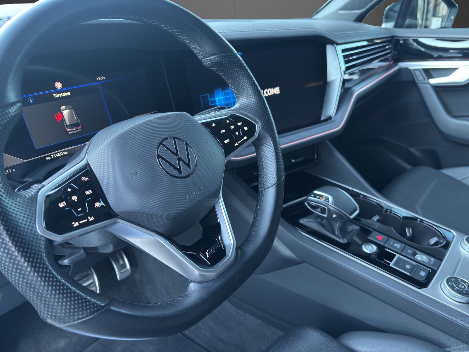 VW Touareg 3.0 TDI R Line Tiptronic-image-3