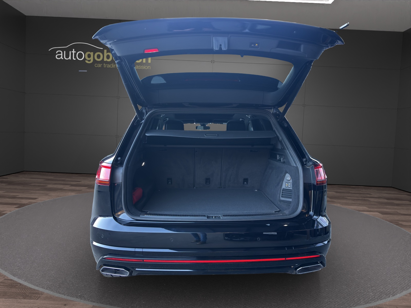 VW Touareg 3.0 TDI R Line Tiptronic-image-12