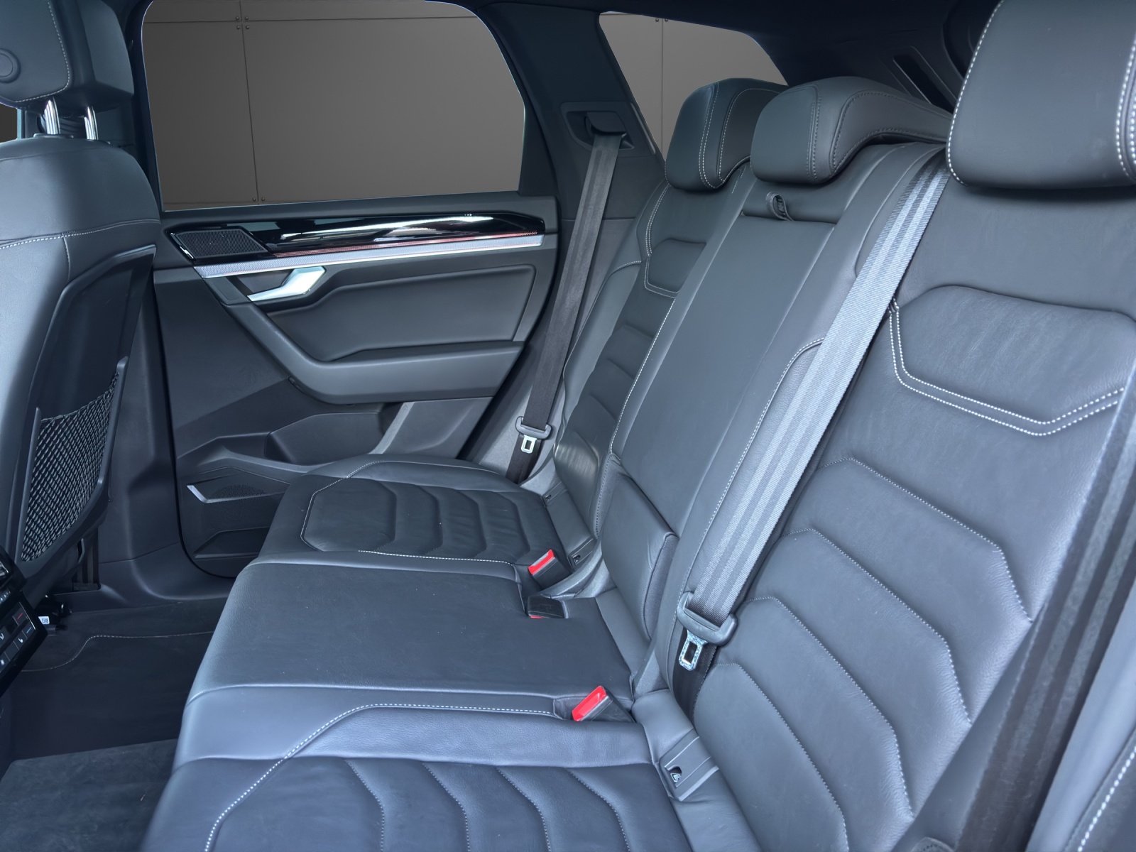 VW Touareg 3.0 TDI R Line Tiptronic-image-11