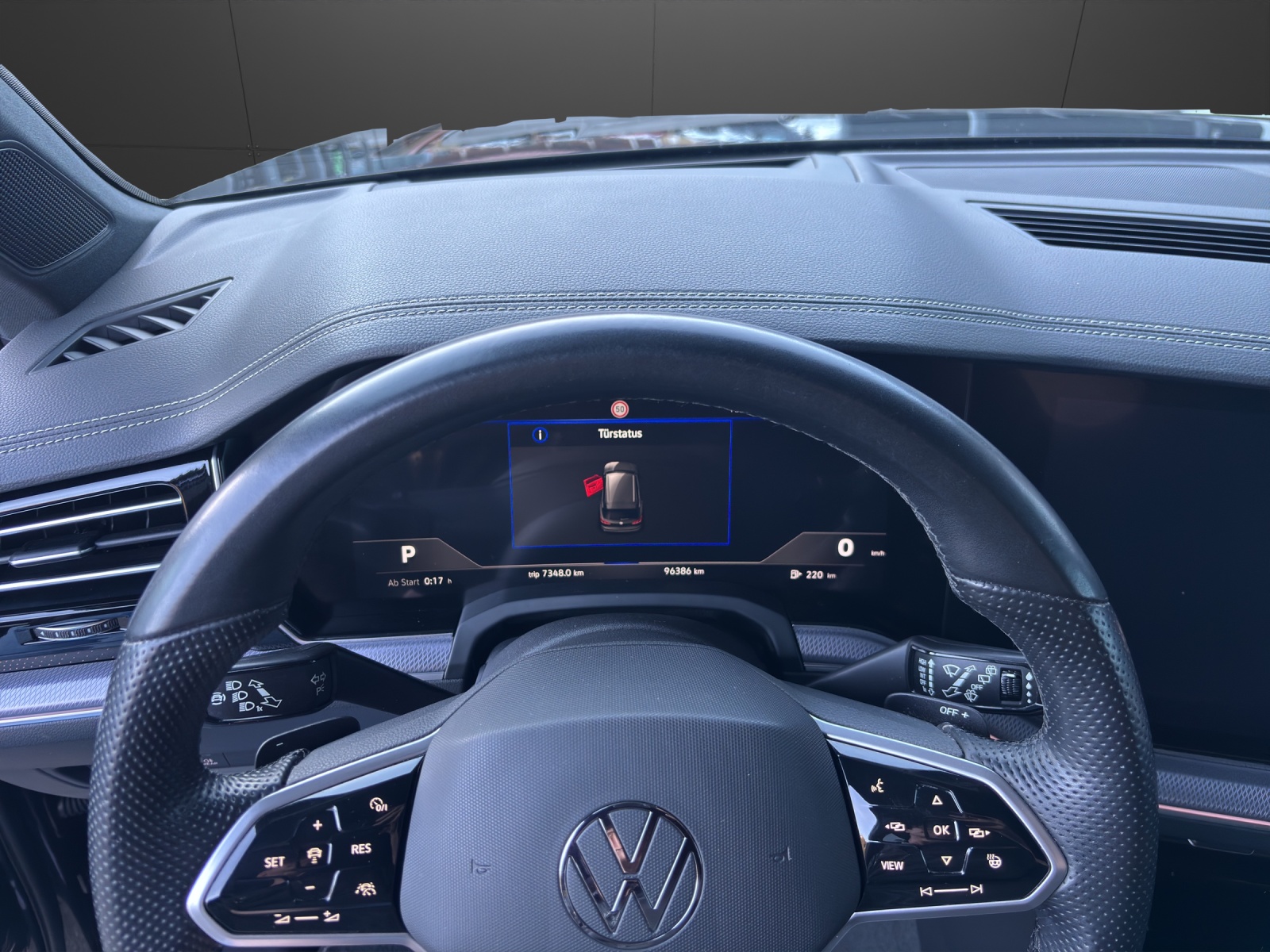 VW Touareg 3.0 TDI R Line Tiptronic-image-6