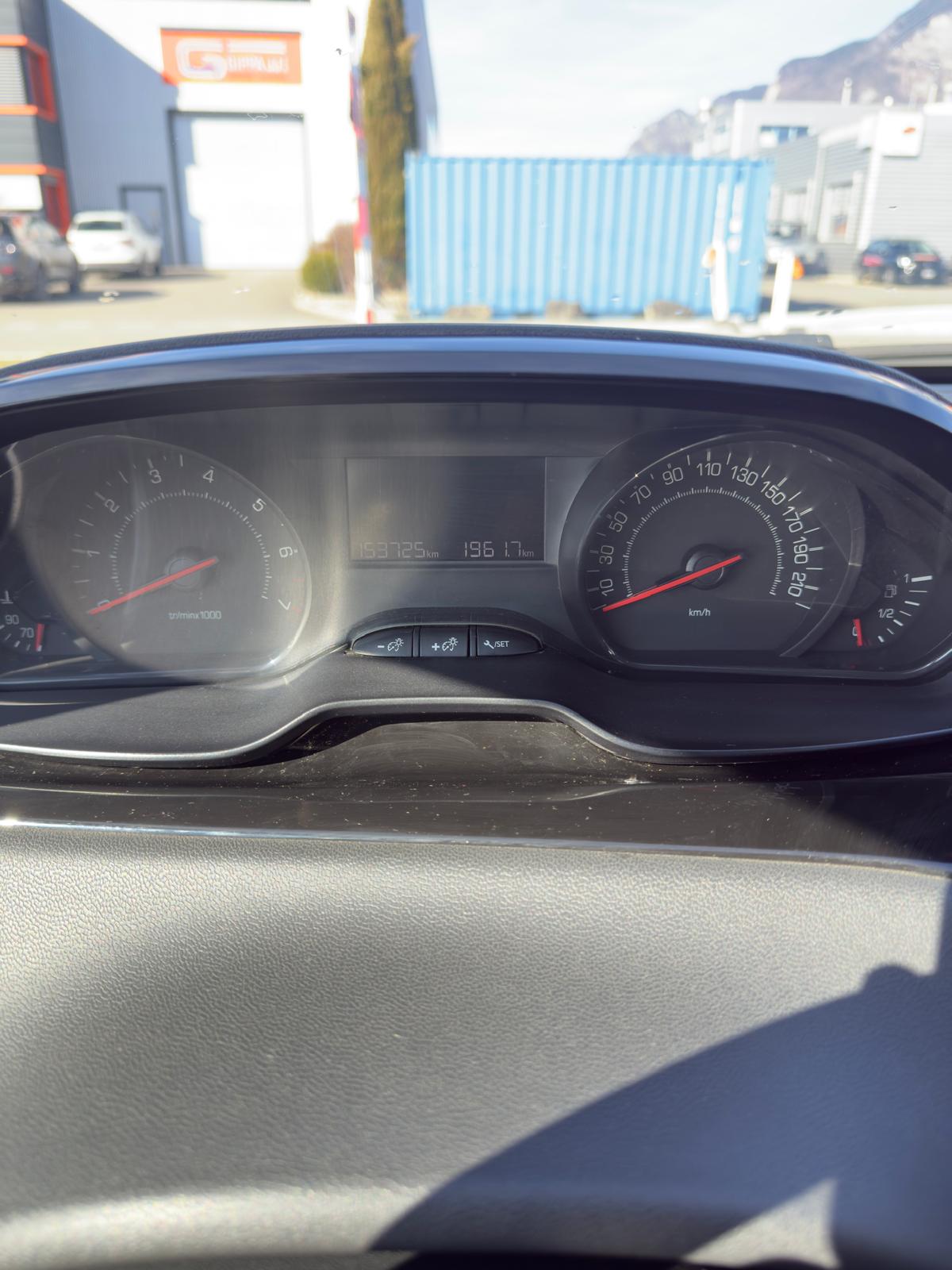 PEUGEOT 208 1.0 VTi Access-image-9