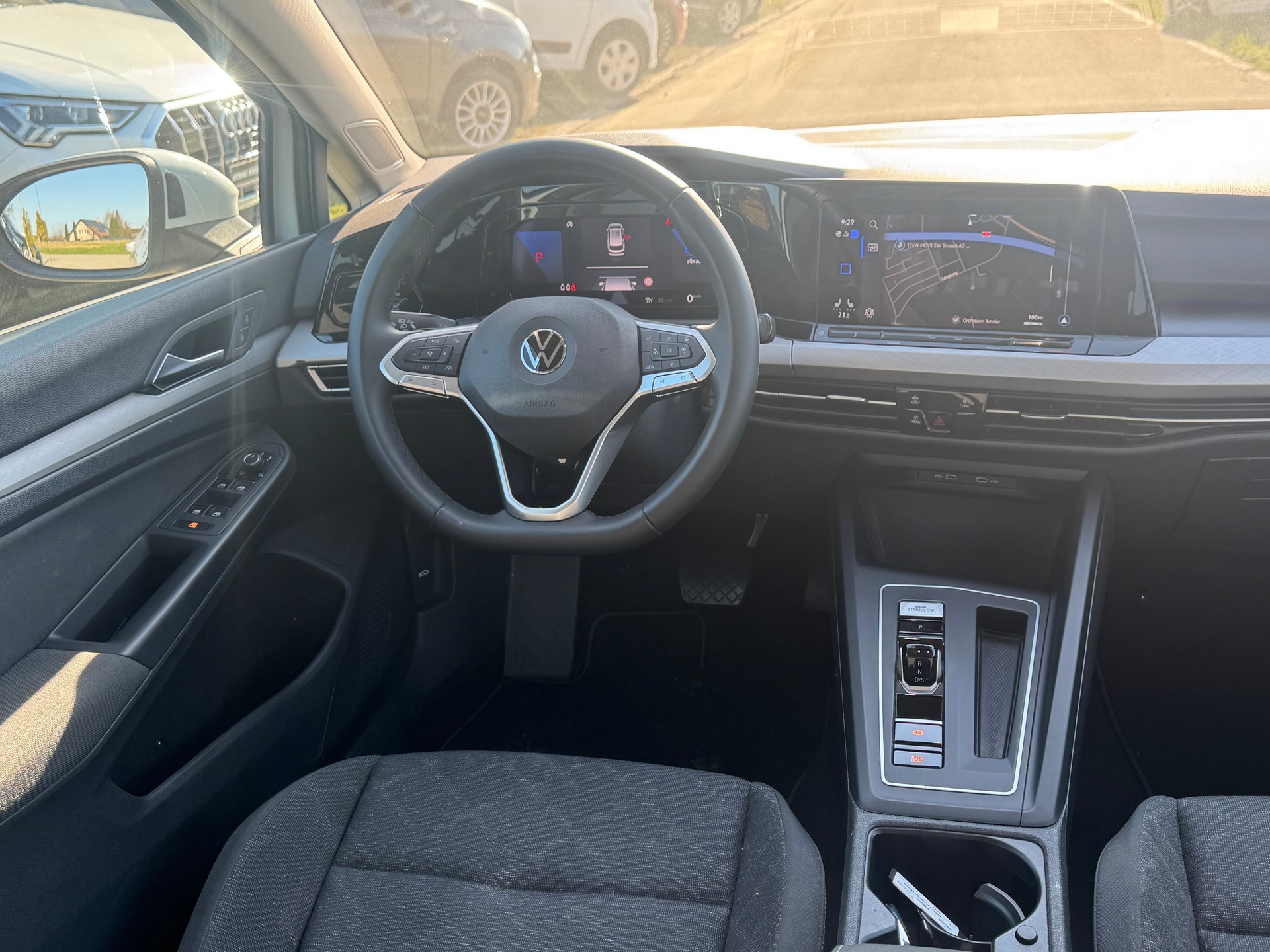 VW Golf Variant 2.0 TDI Life DSG-image-8