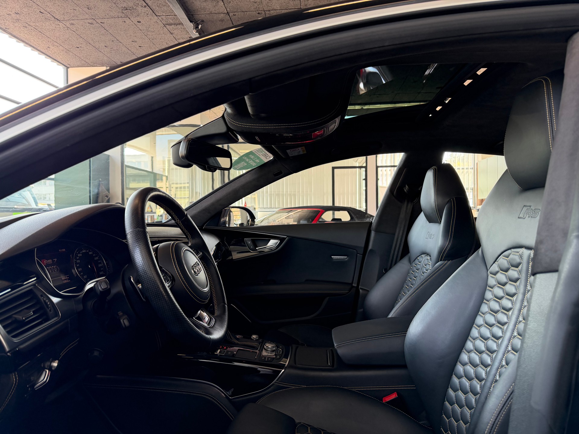 AUDI RS7 Sportback 560 PS 4X4 4.0 TFSI V8 quattro S-tronic-image-12