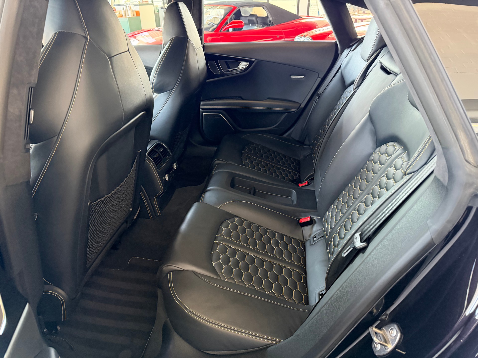 AUDI RS7 Sportback 560 PS 4X4 4.0 TFSI V8 quattro S-tronic-image-10