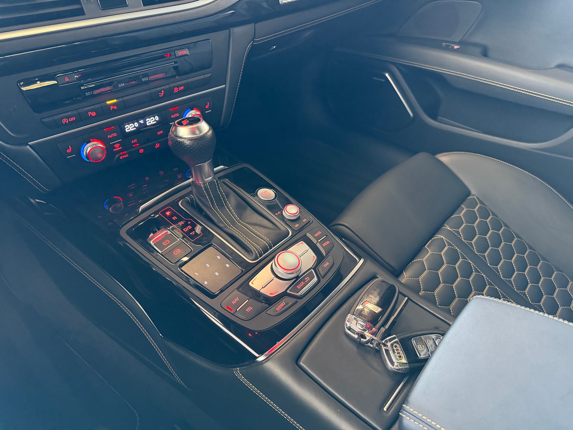 AUDI RS7 Sportback 560 PS 4X4 4.0 TFSI V8 quattro S-tronic-image-14
