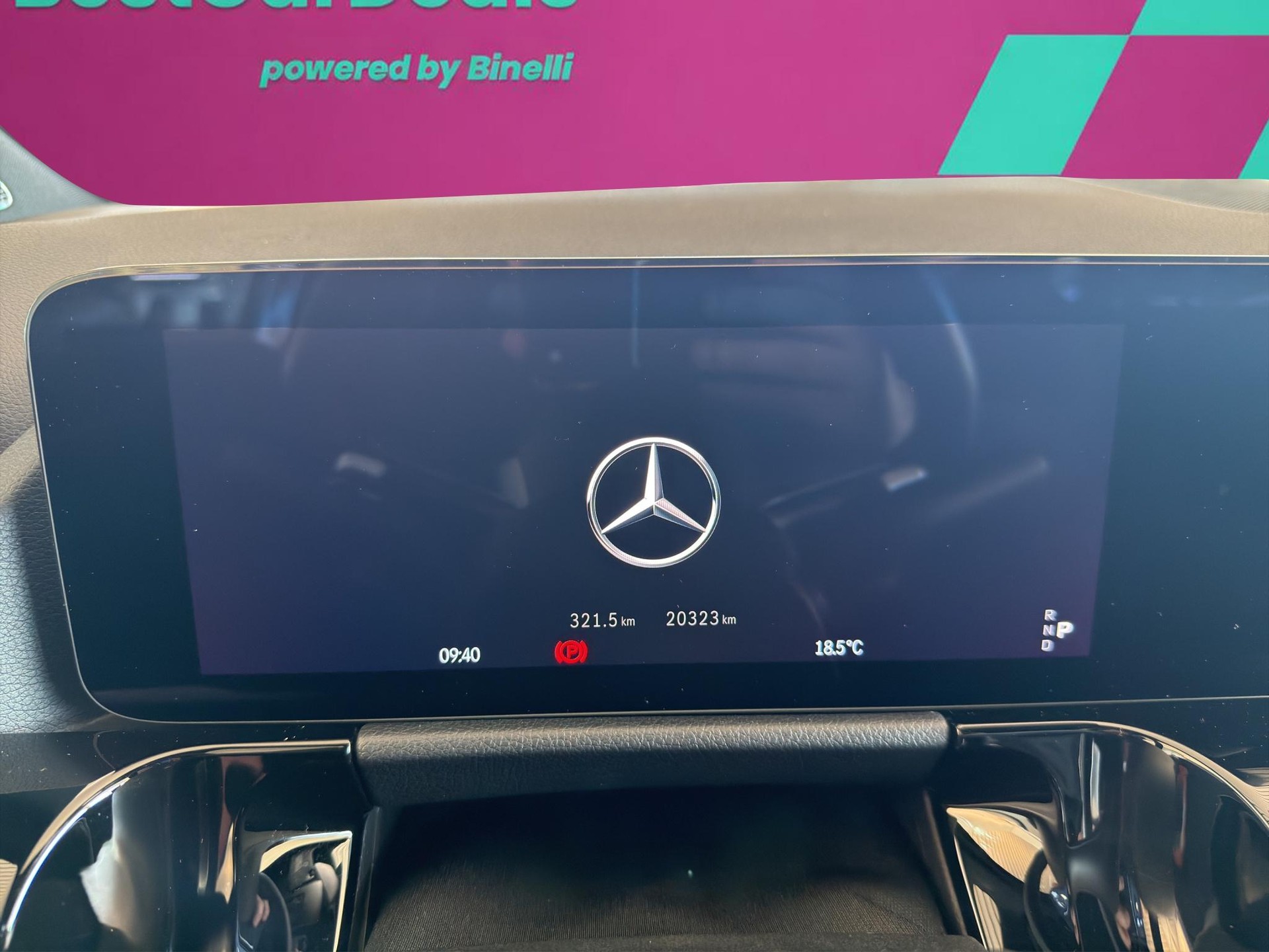 MERCEDES-BENZ GLA 200 d AMG Line-image-16