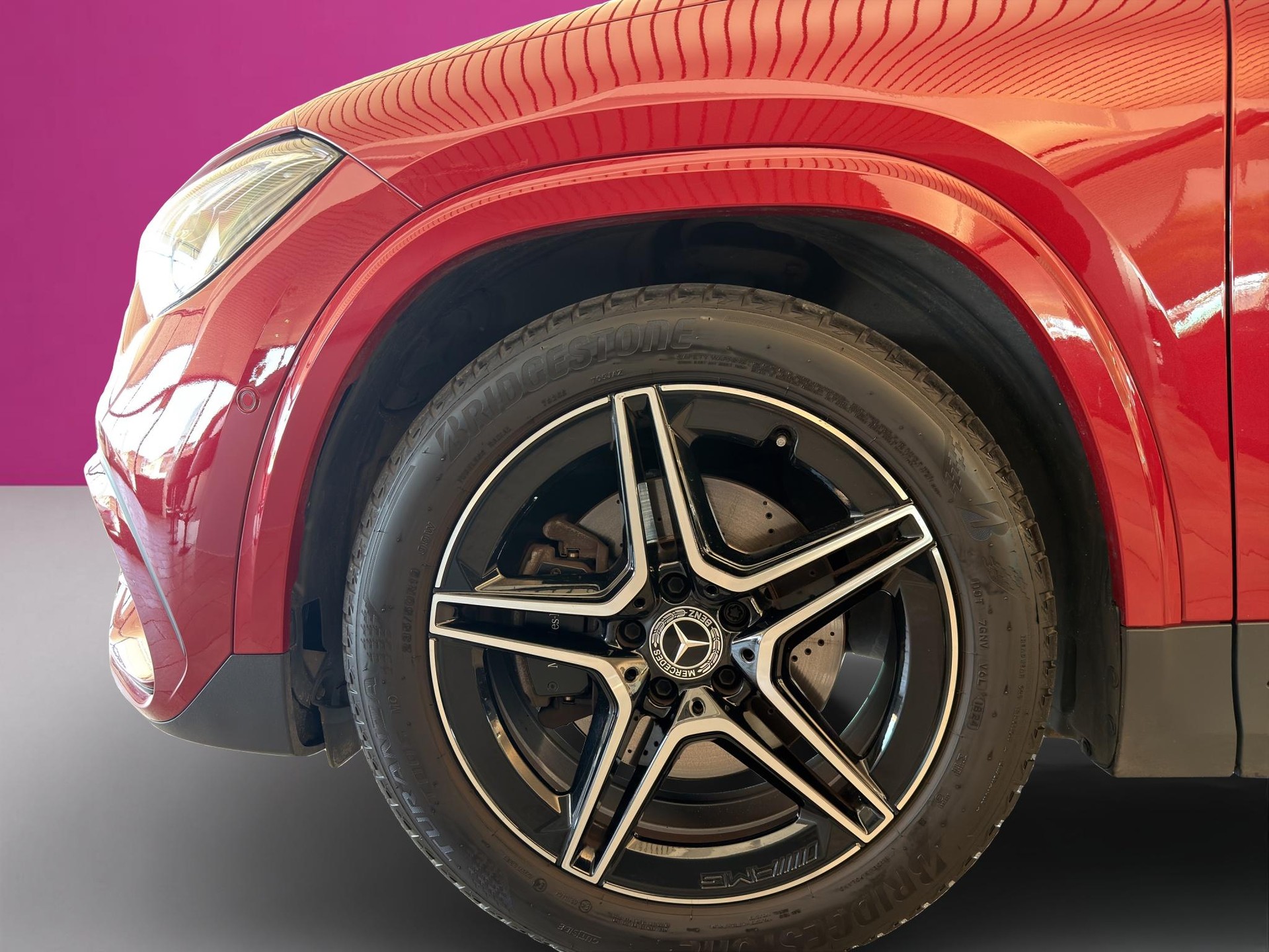 MERCEDES-BENZ GLA 200 d AMG Line-image-8