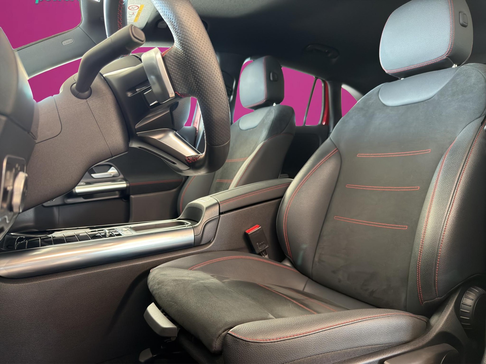 MERCEDES-BENZ GLA 200 d AMG Line-image-10