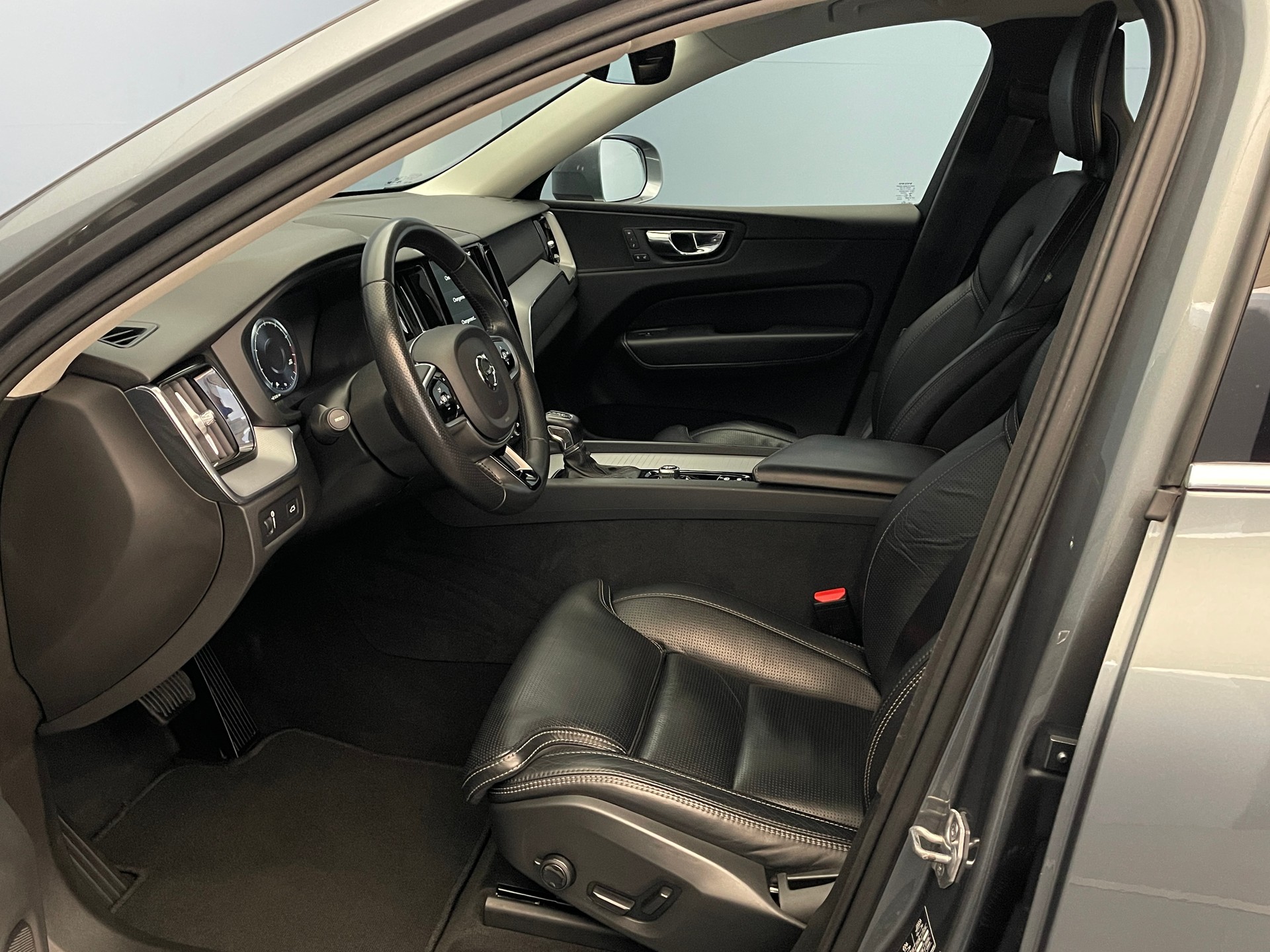 VOLVO XC60 2.0 T6 Inscription AWD-image-11