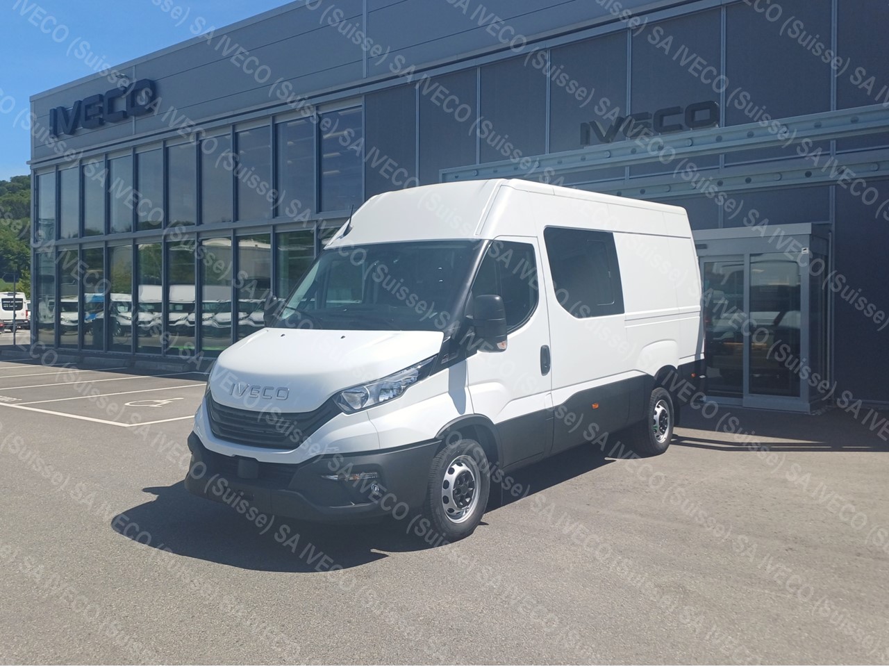 IVECO 35S18HA8 CRV fourgon 6 places