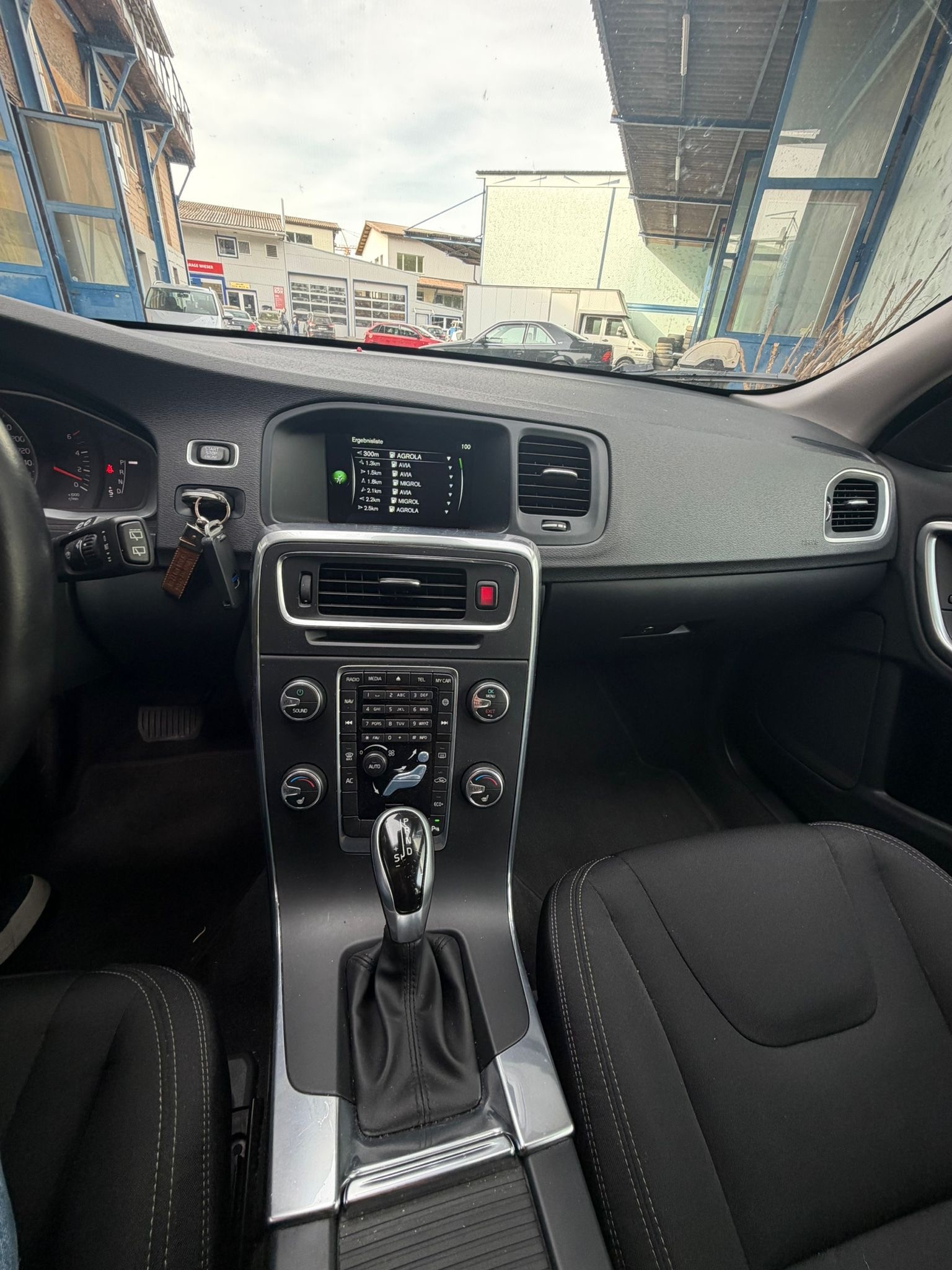 VOLVO V60 D2 Momentum Geartronic-image-12