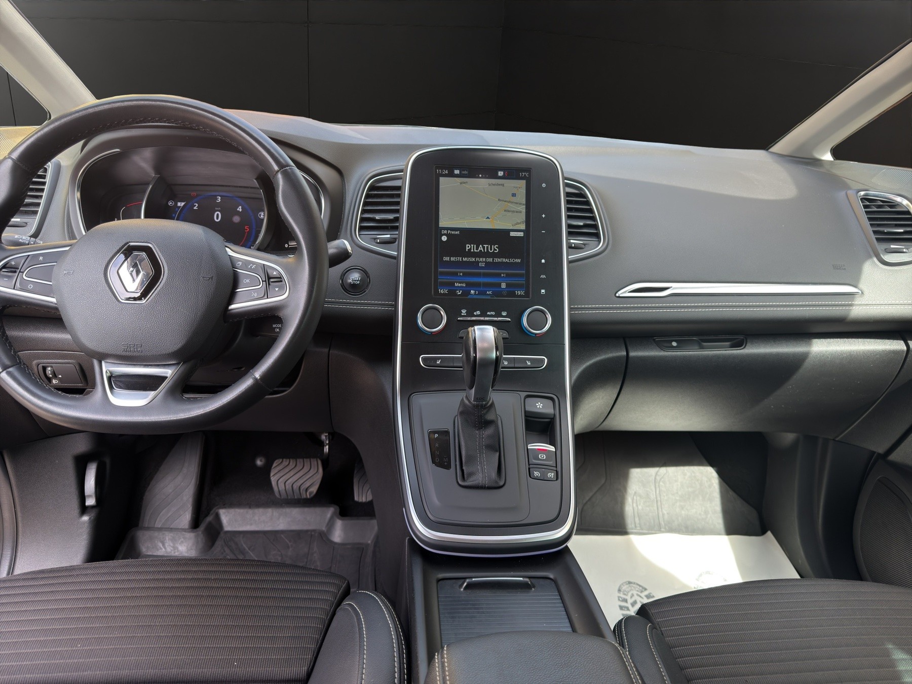 RENAULT Grand Scénic 1.8 dCi Zen EDC-image-11