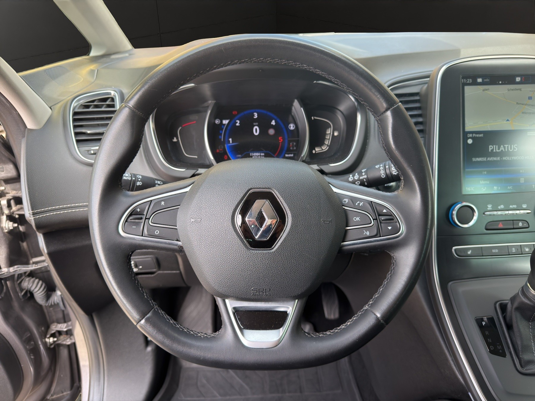 RENAULT Grand Scénic 1.8 dCi Zen EDC-image-12