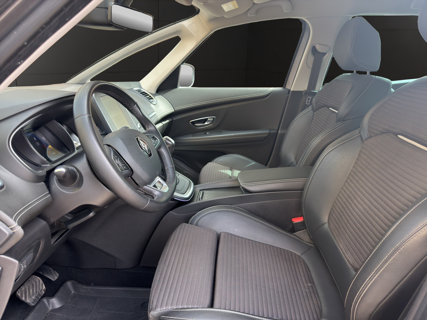 RENAULT Grand Scénic 1.8 dCi Zen EDC-image-8
