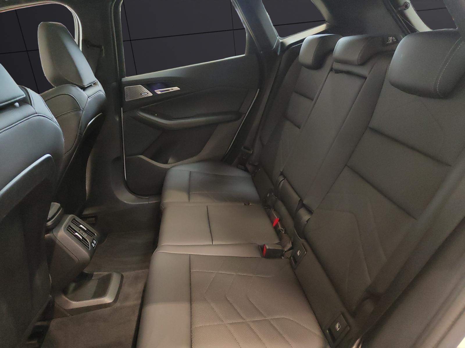 BMW 223d xDrive SDKG Active Tourer-image-17