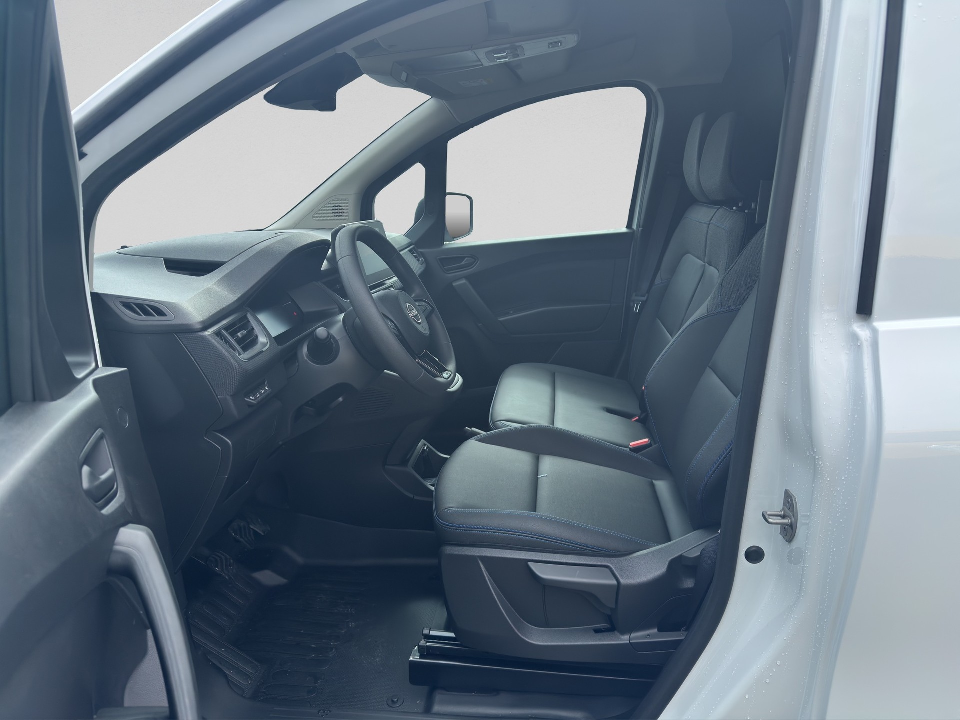 NISSAN Van 1.3 DIG-T 6MT L1H1 Acenta-image-9