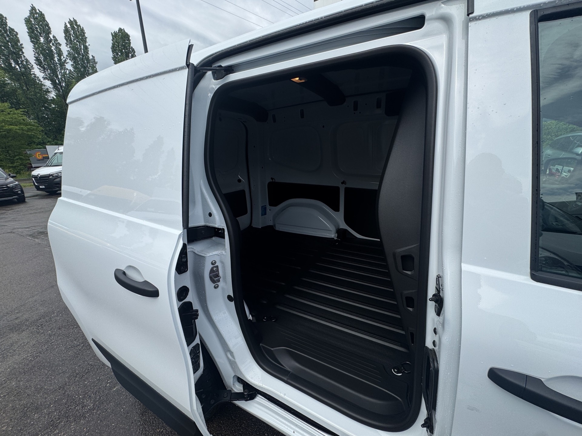 NISSAN Van 1.3 DIG-T 6MT L1H1 Acenta-image-12
